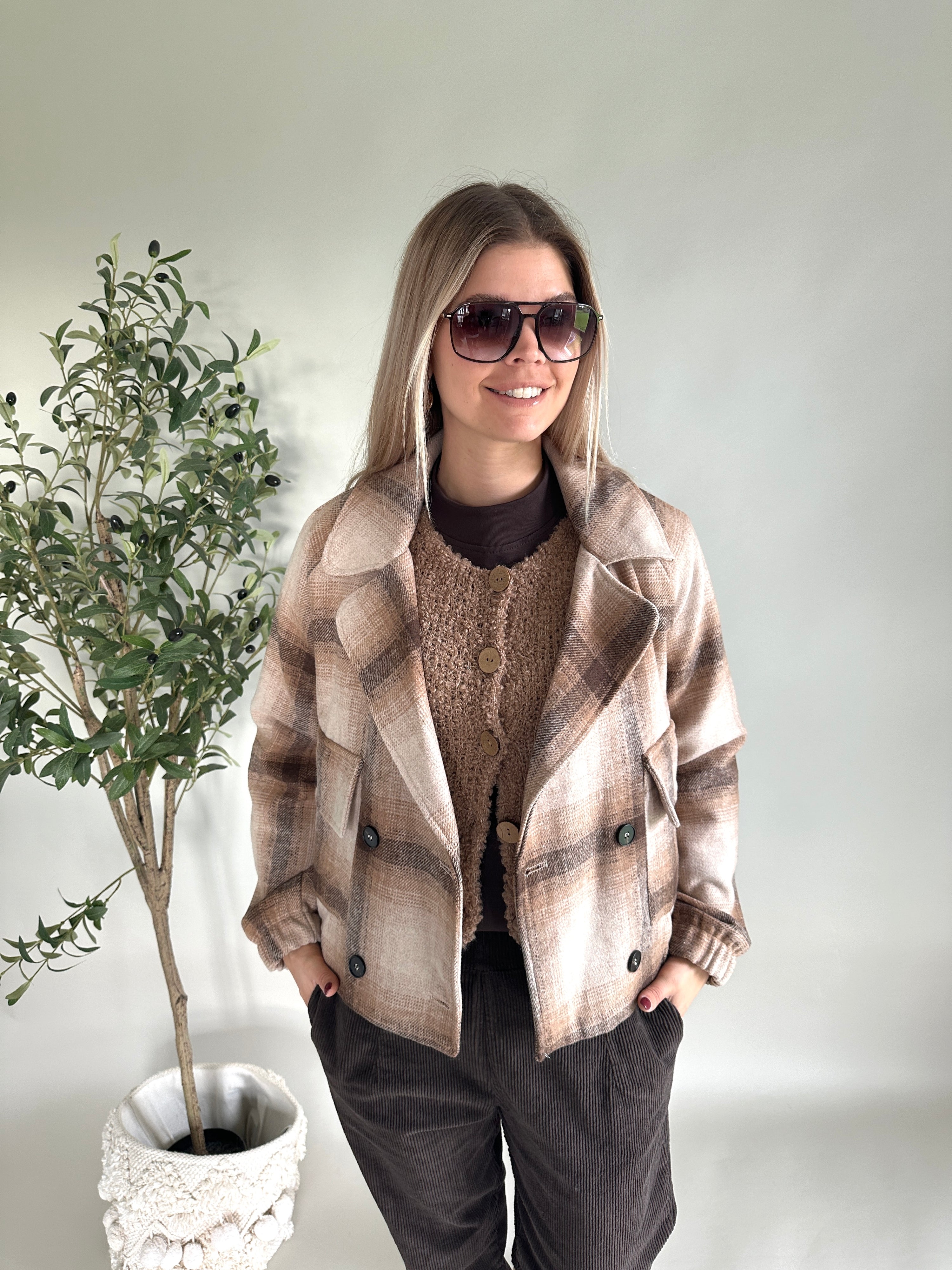 Jacke kariert  in verschiedenen Brauntönen mit großen Taschen vorne