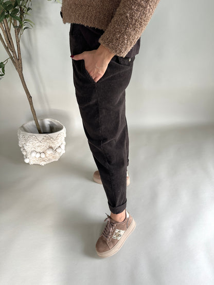 Hose in Schokobraun ( Cord ) mit kleiner Tasche vorne