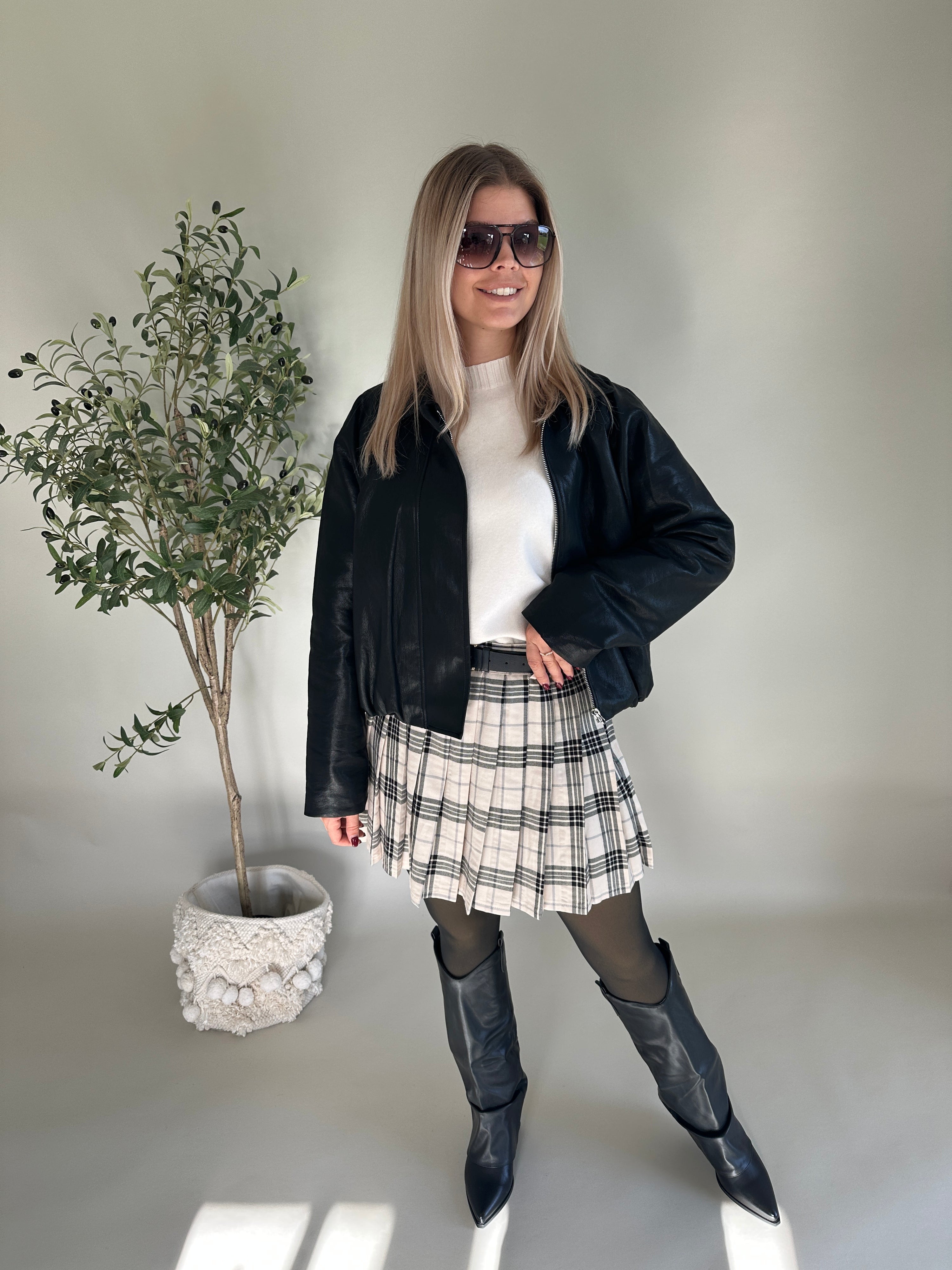 Rock kariert in Schwarz/Wollweiß mit Gürtel
