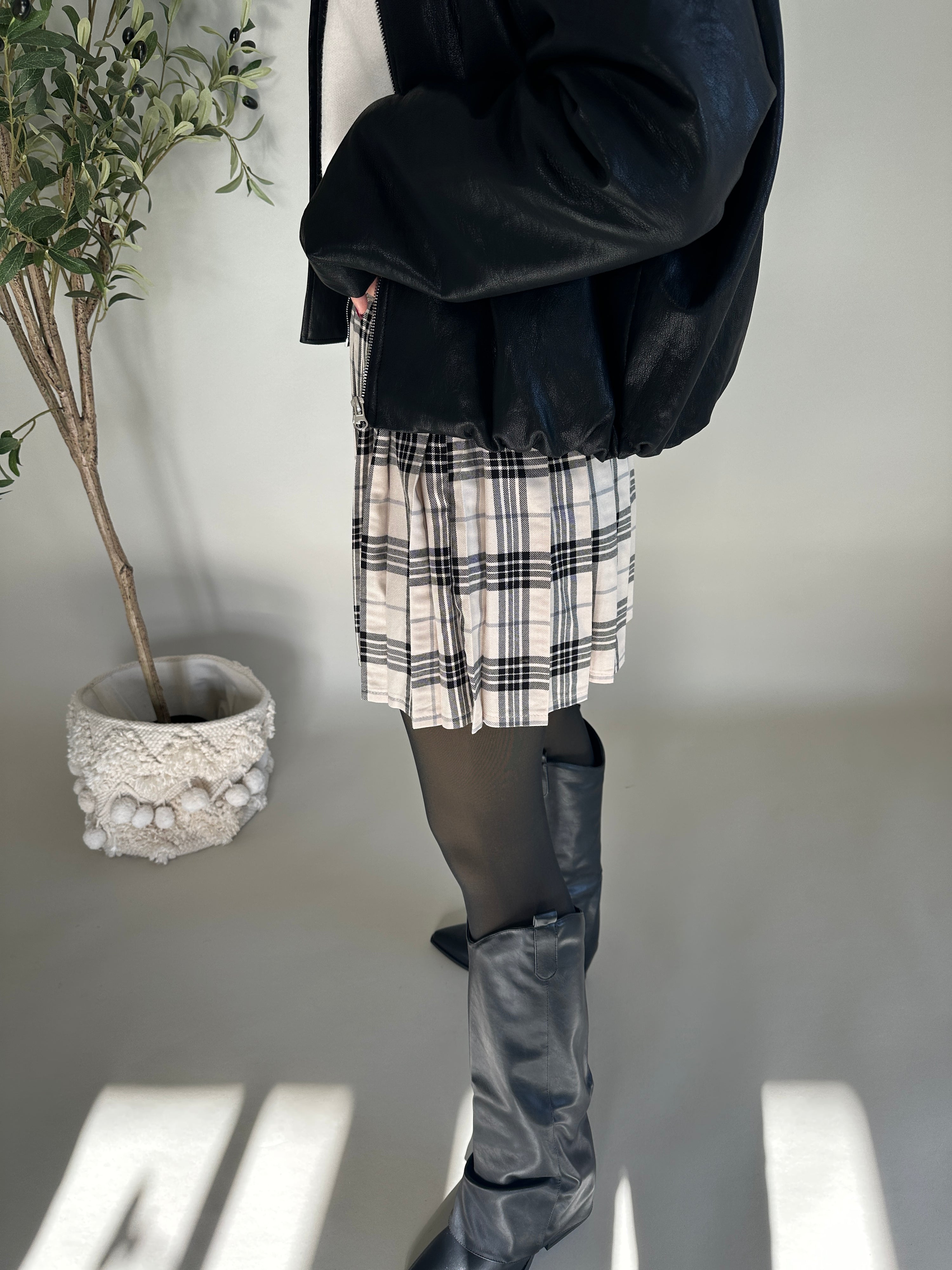 Rock kariert in Schwarz/Wollweiß mit Gürtel