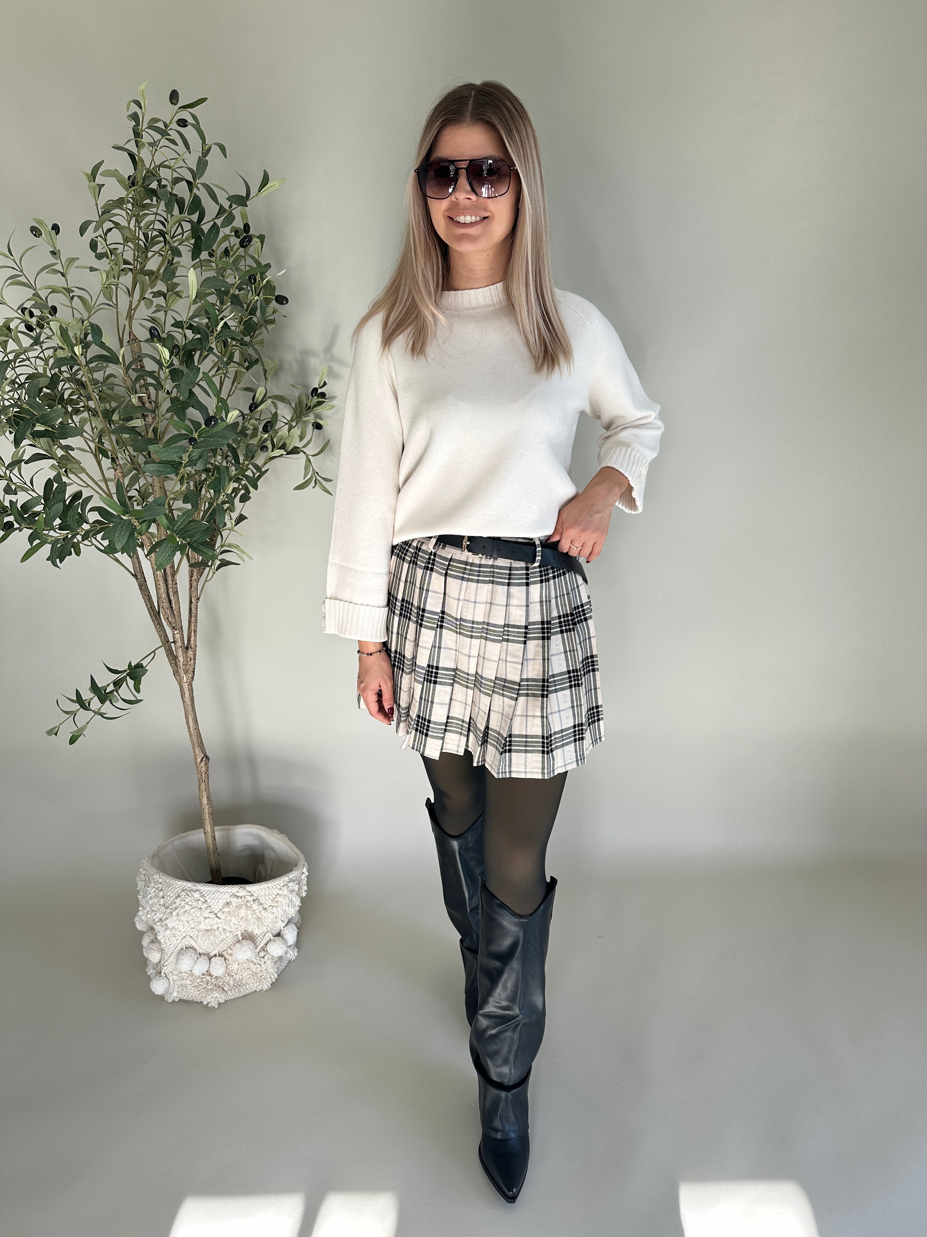 Rock kariert in Schwarz/Wollweiß mit Gürtel