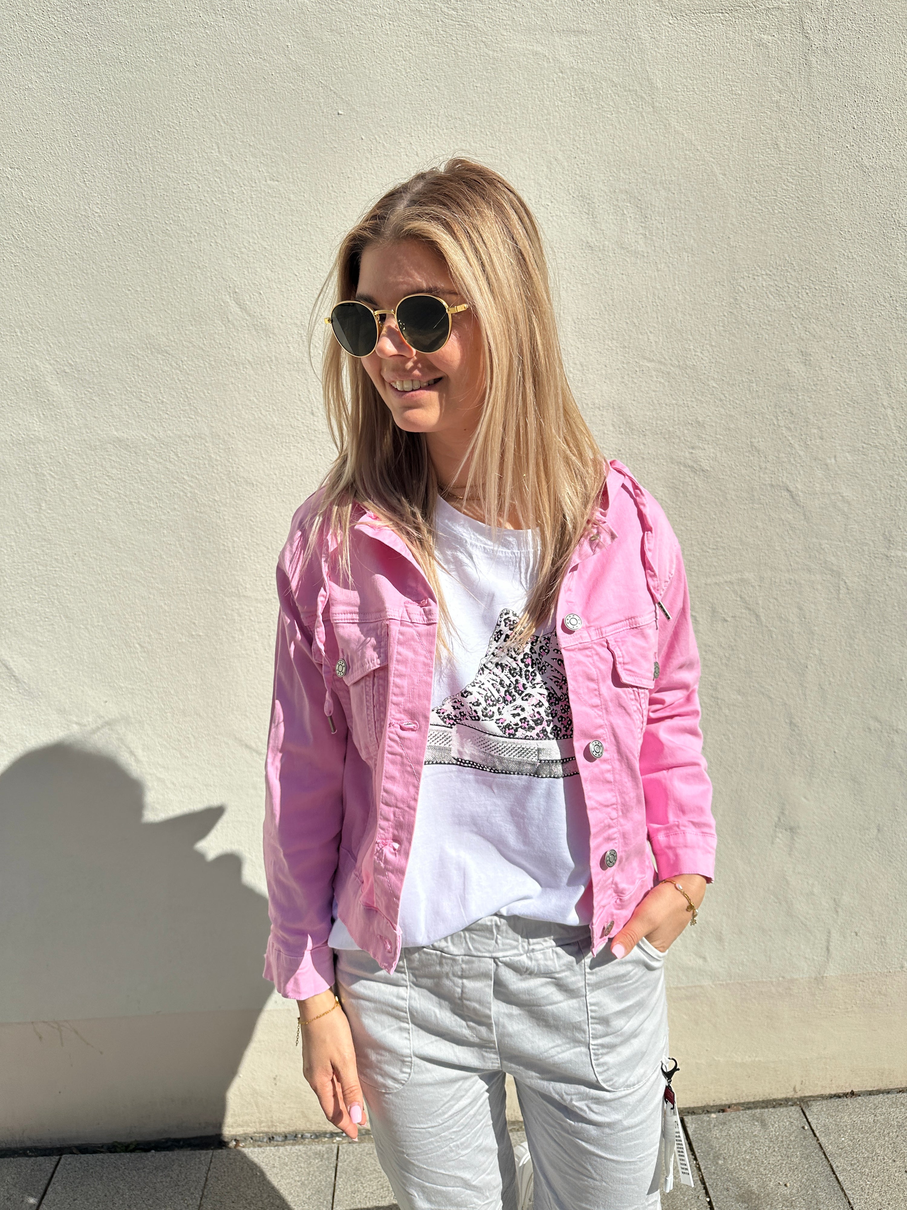 Jeansjacke mit Kapuze in Rosa