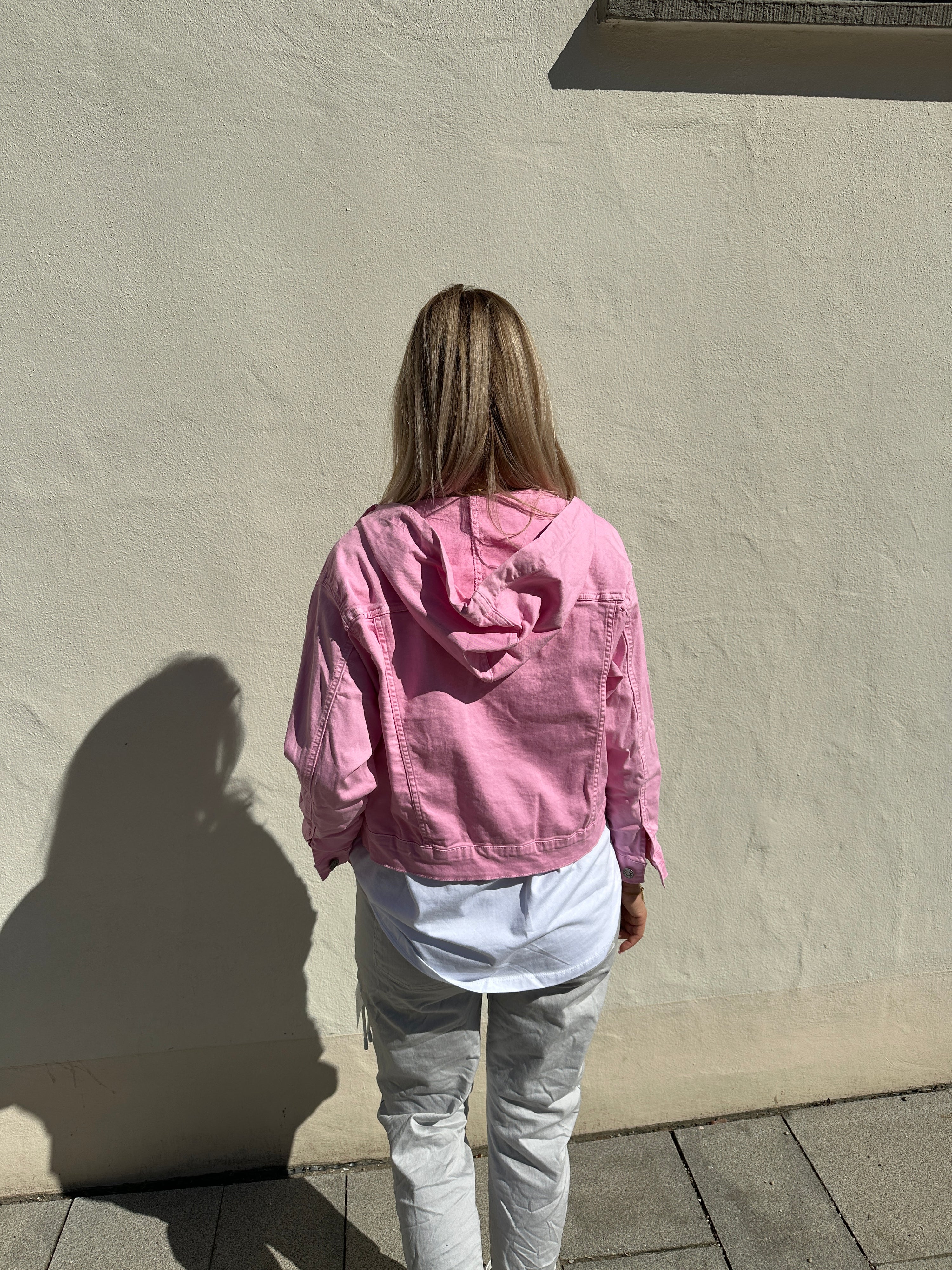 Jeansjacke mit Kapuze in Rosa