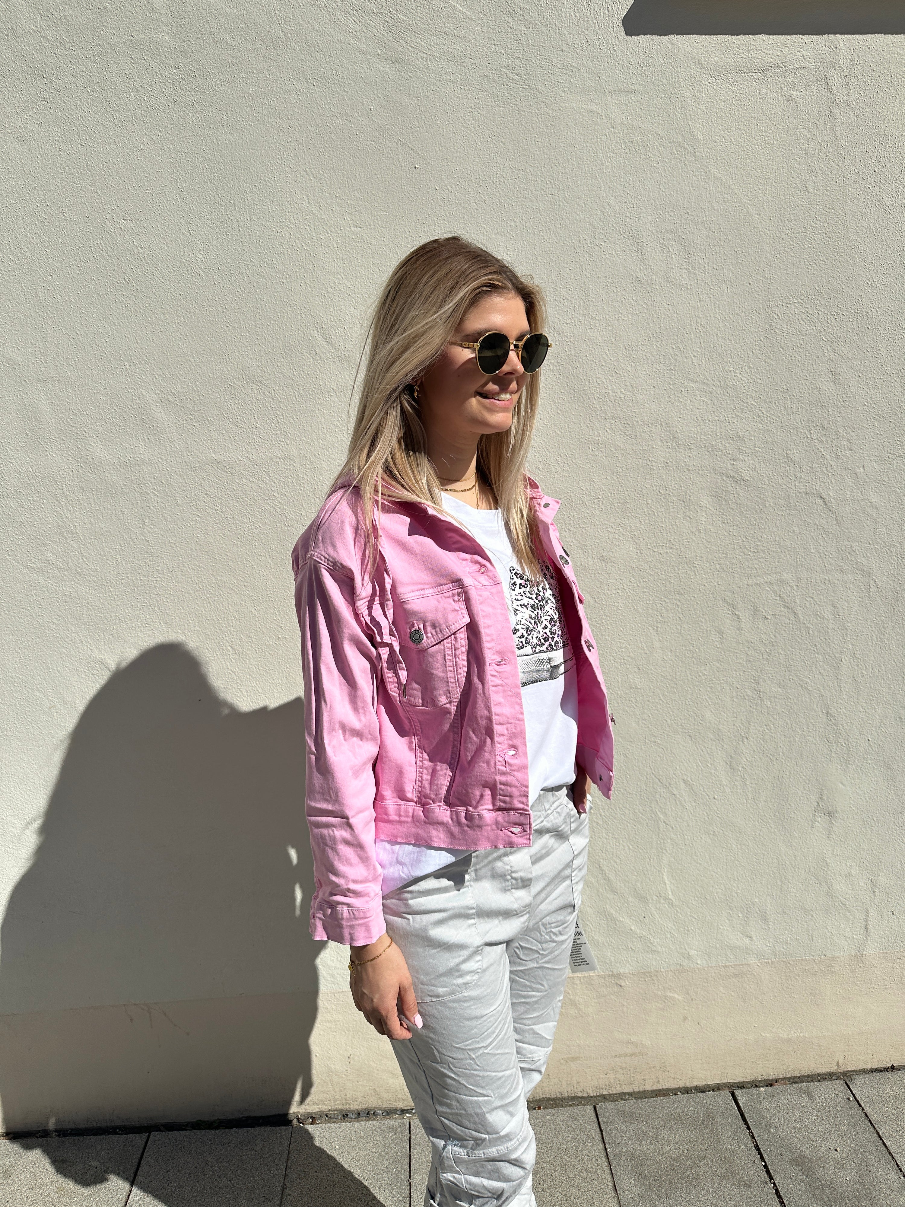 Jeansjacke mit Kapuze in Rosa