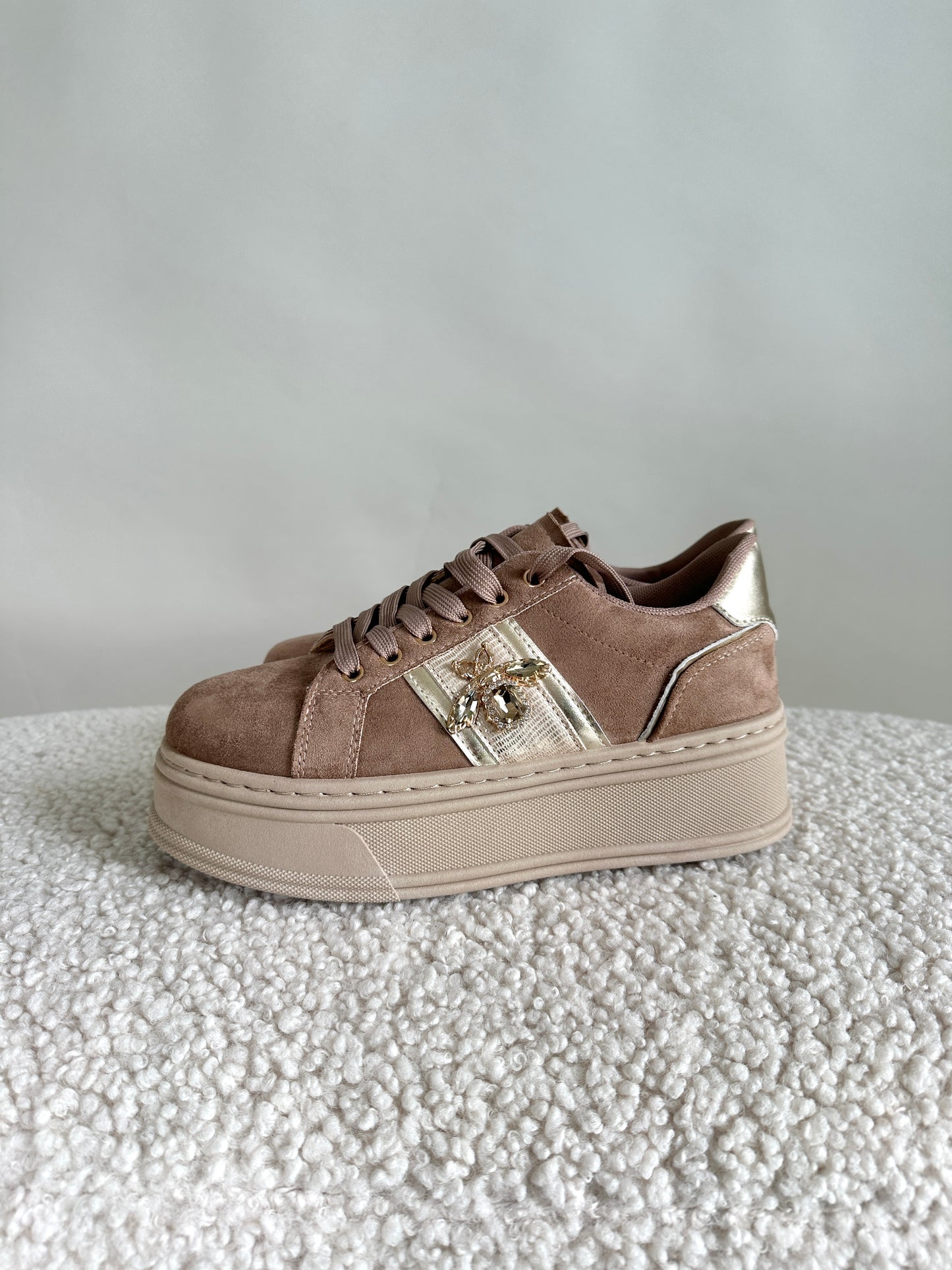 sneaker braun/beige mit glitzerbiene an der seite