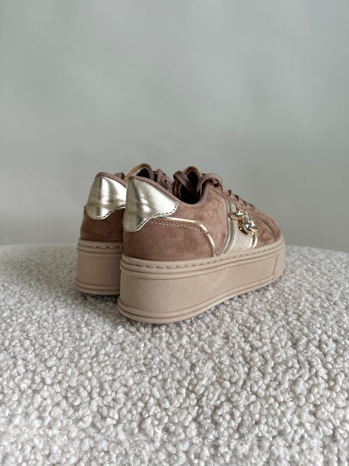 sneaker braun/beige mit glitzerbiene an der seite