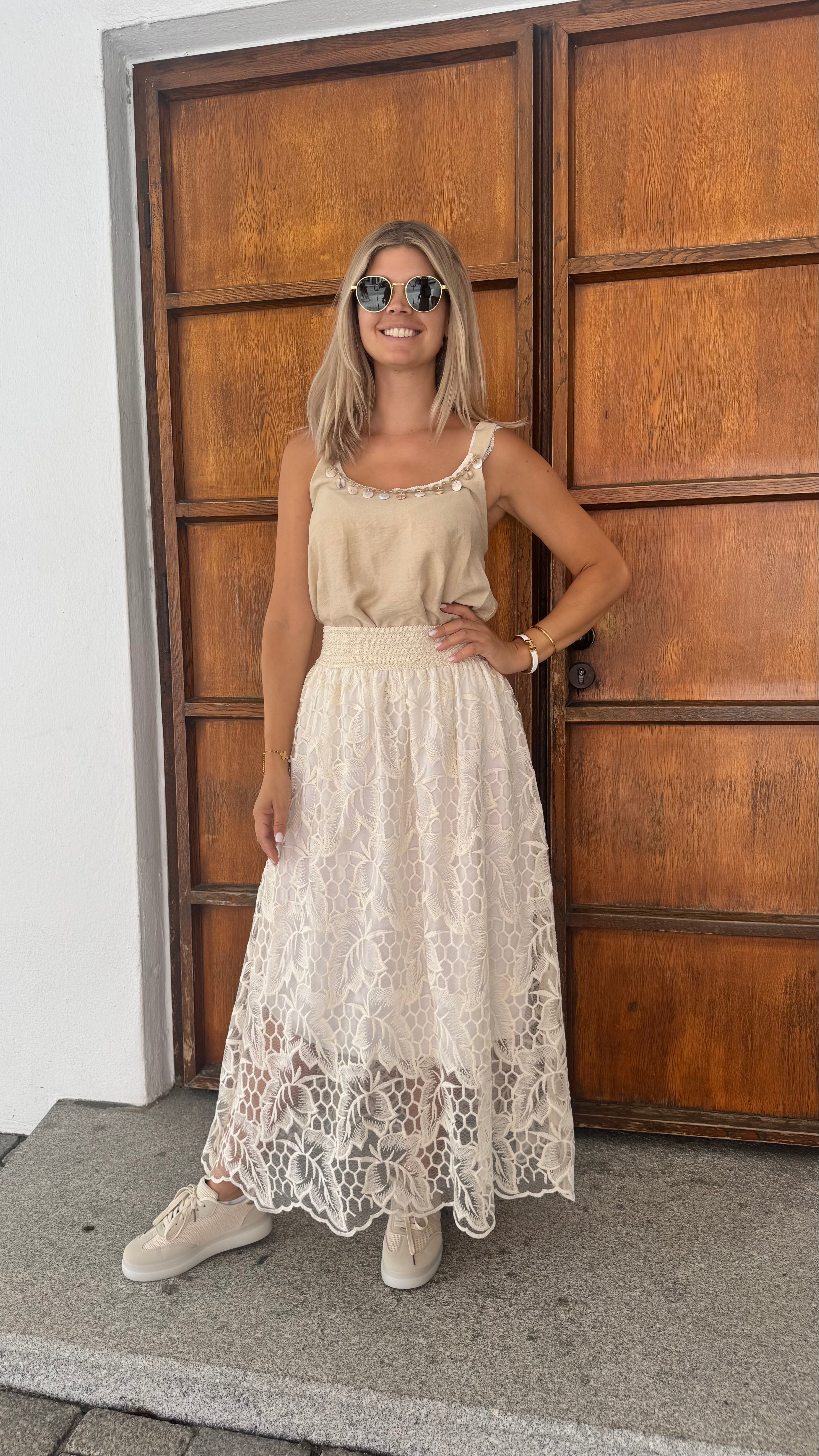 Top in Beige mit Muscheln vorne