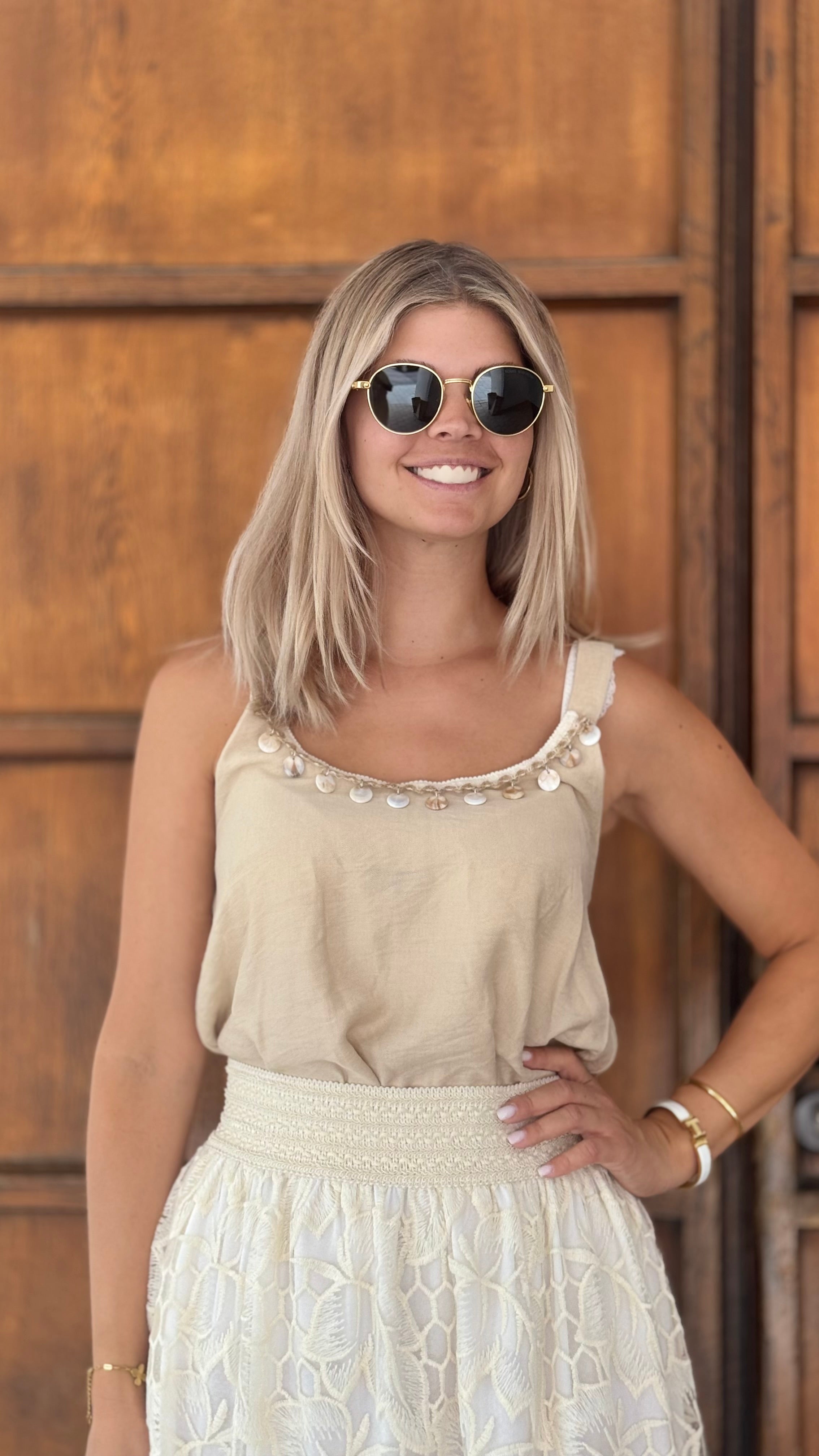 Top in Beige mit Muscheln vorne