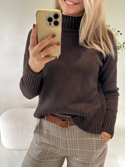 Pullover mit weitem Stehkragen in Schokobraun (Marta)