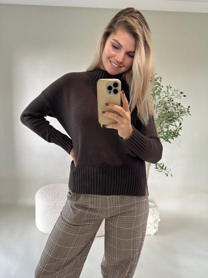 Pullover mit weitem Stehkragen in Schokobraun (Marta)
