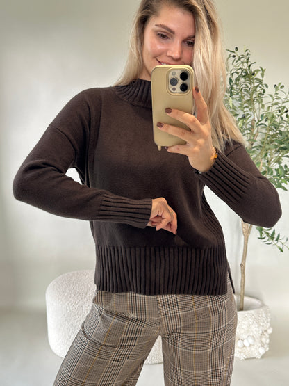 Pullover mit weitem Stehkragen in Schokobraun (Marta)