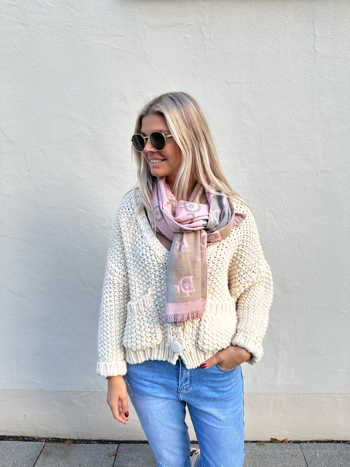 strickjacke in beige