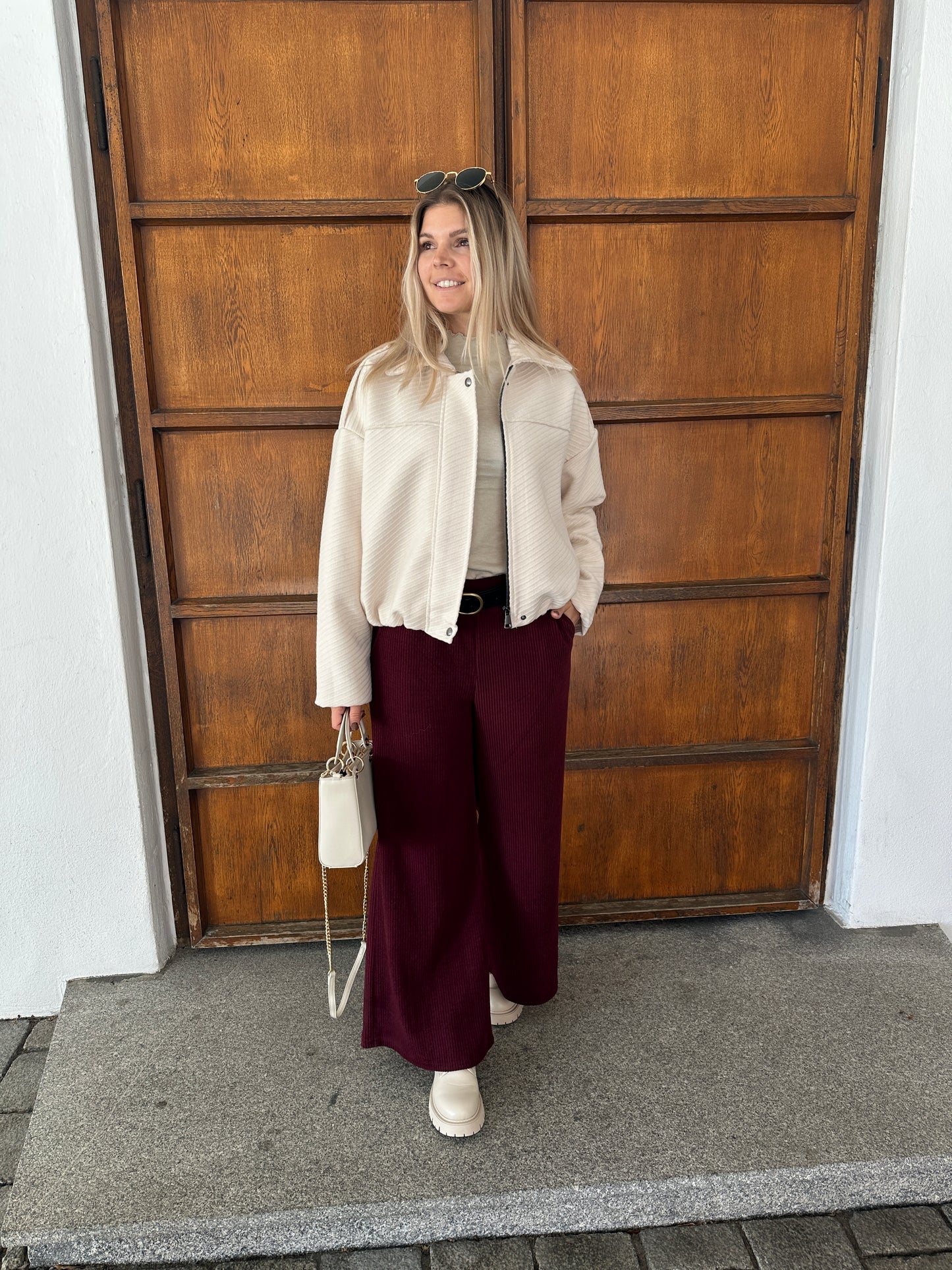 hose mit weitem bein (cord) in bordeaux