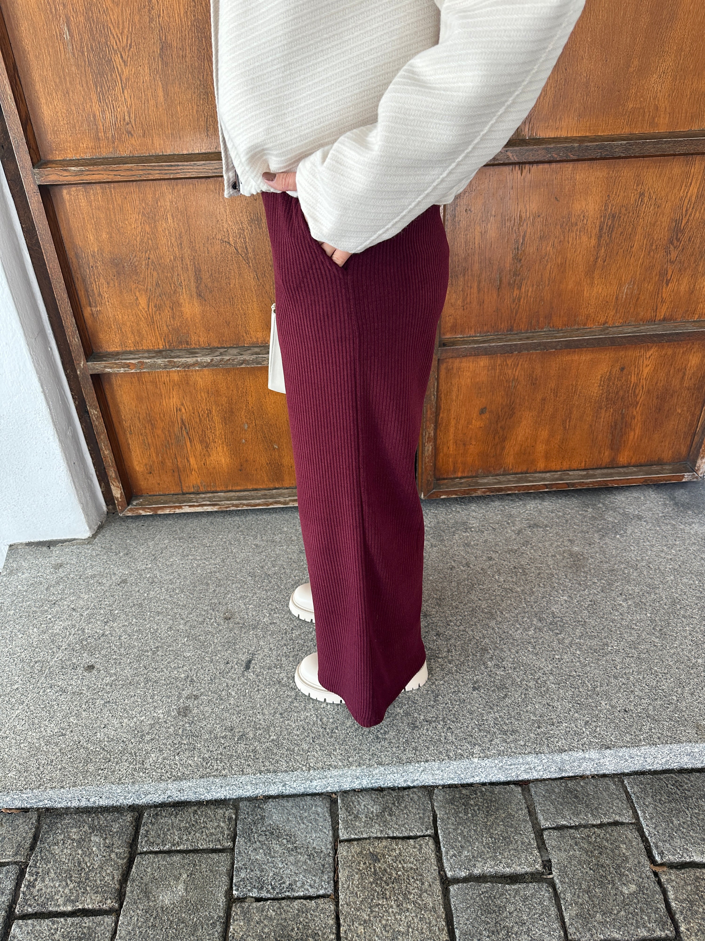 Hose mit weitem Bein (Cord) in Bordeaux