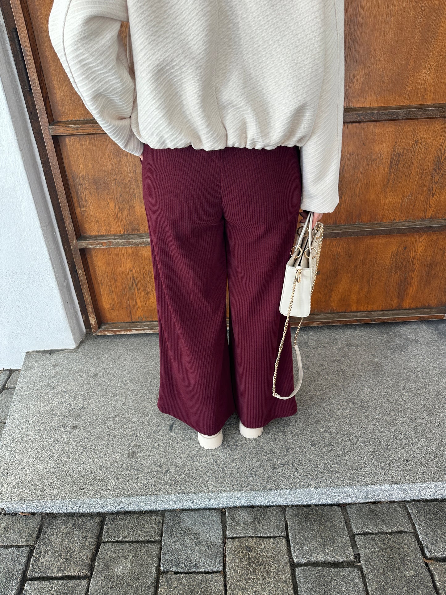 hose mit weitem bein (cord) in bordeaux