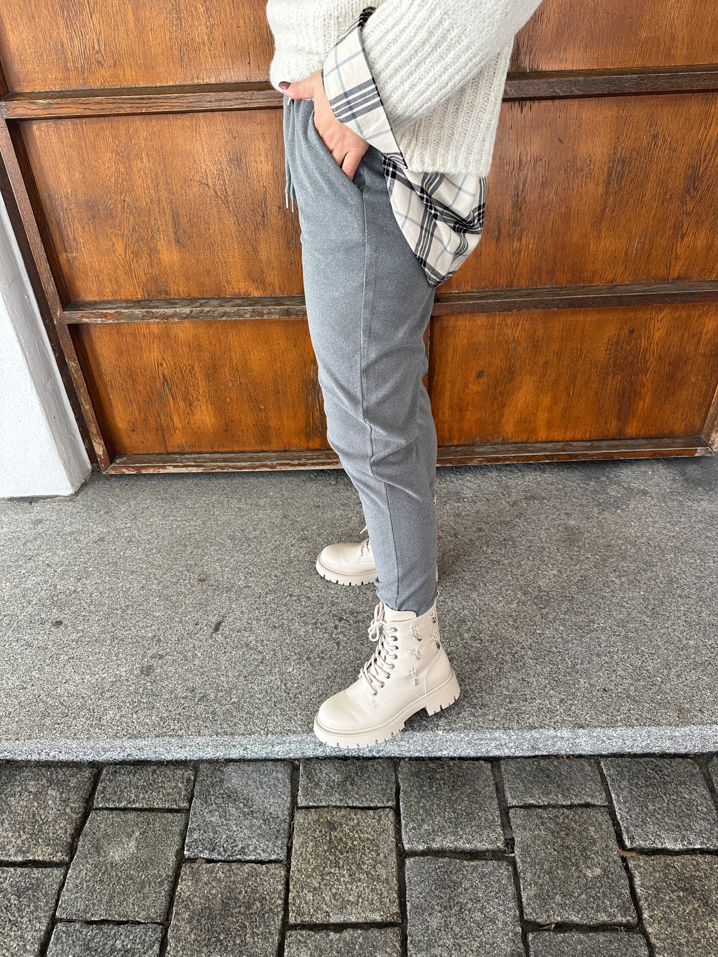 hose in grau mit gummibund