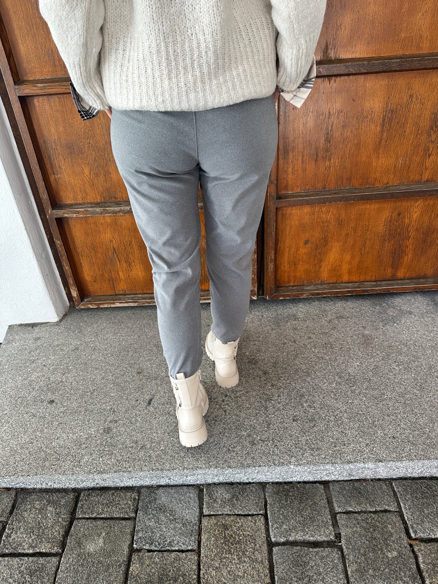 hose in grau mit gummibund