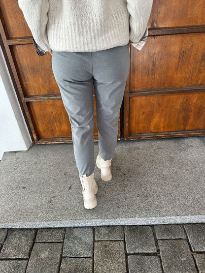 Hose in Grau mit Gummibund