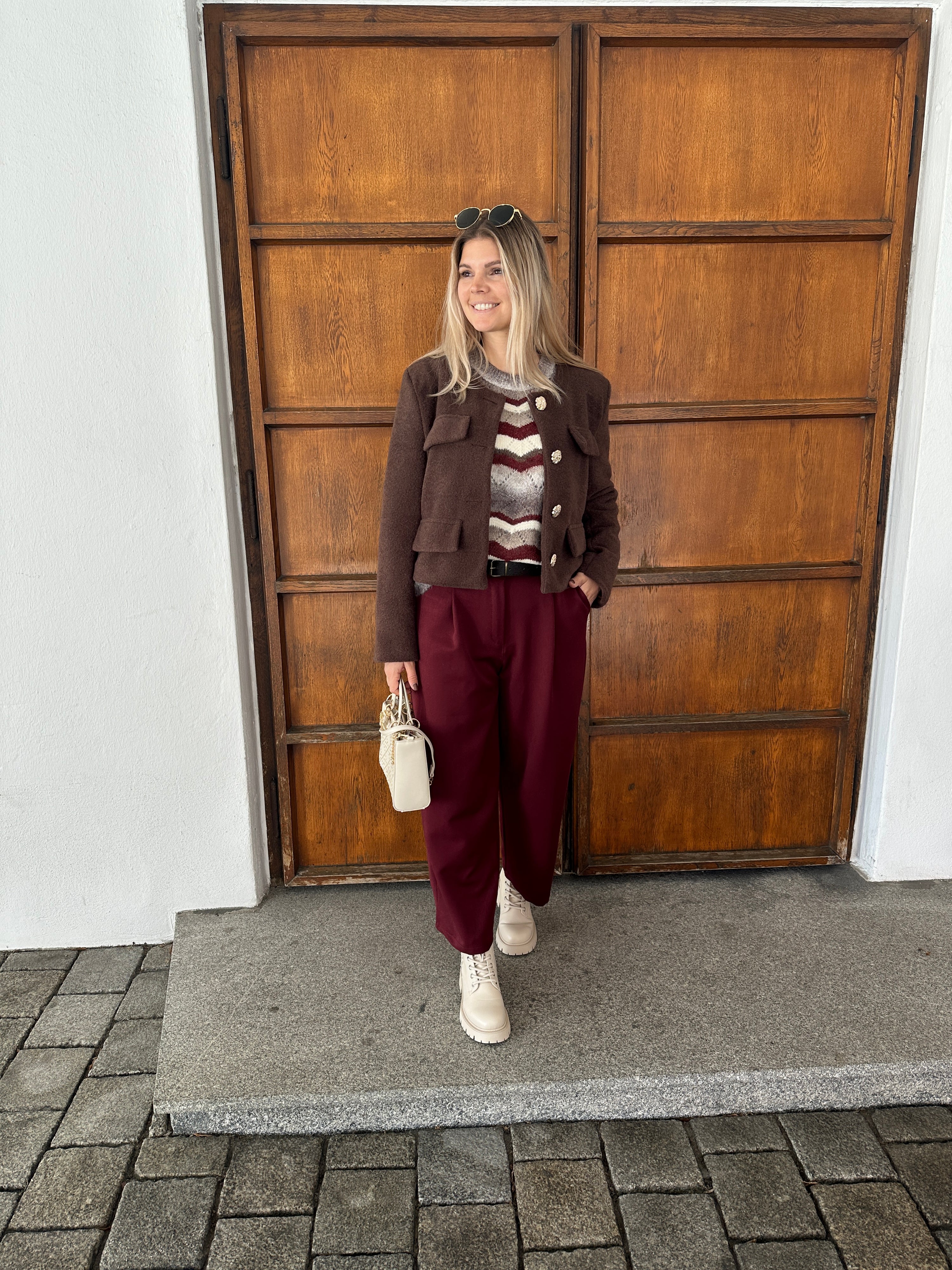 Jacke in Schokobraun mit goldenen Knöpfe