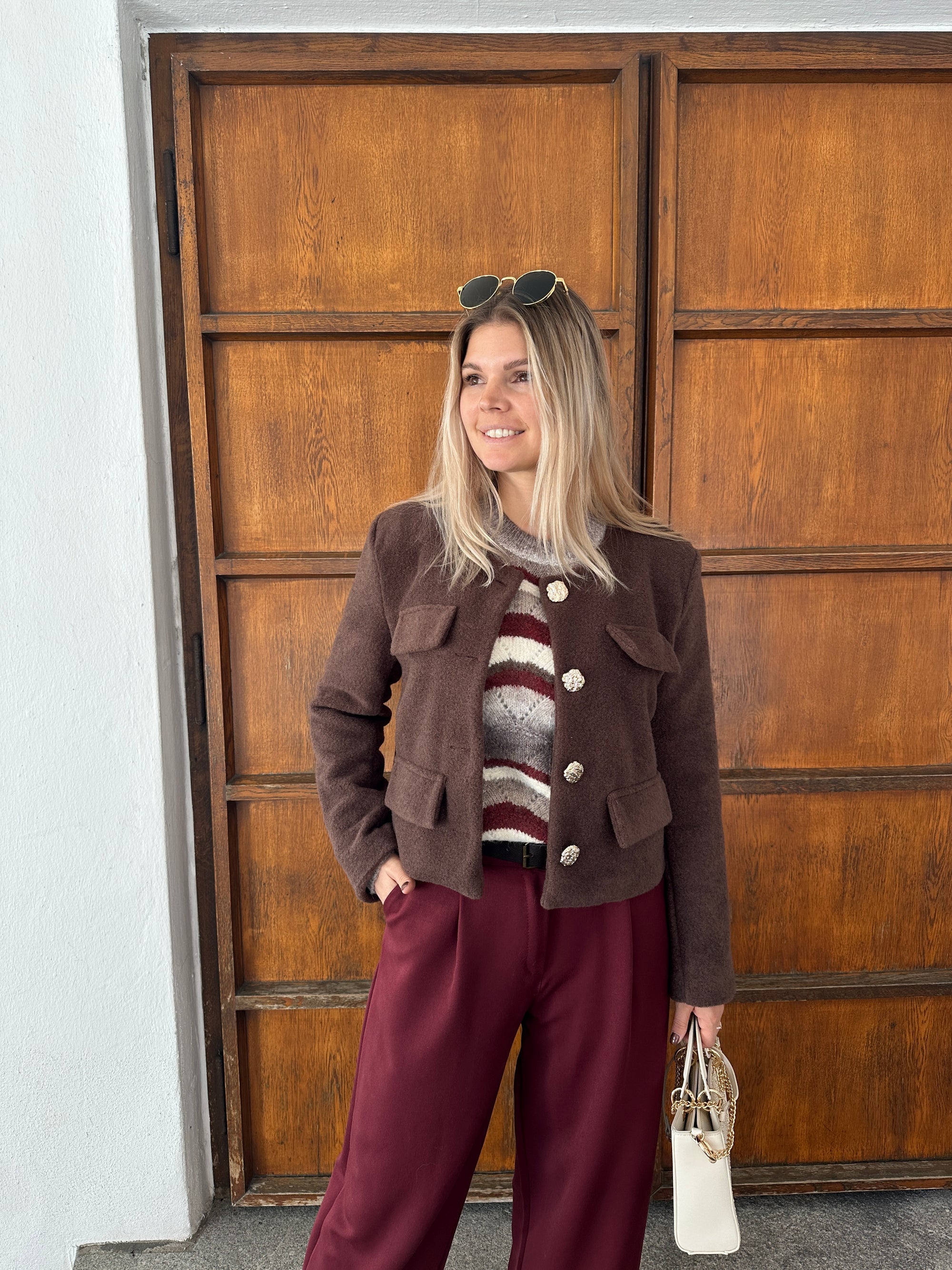 Jacke in Schokobraun mit goldenen Knöpfe