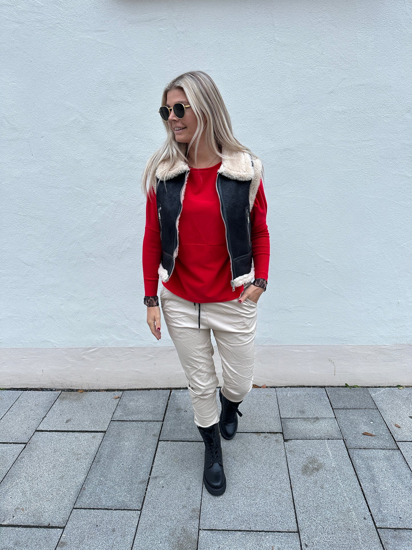 pullover in rot mit muster