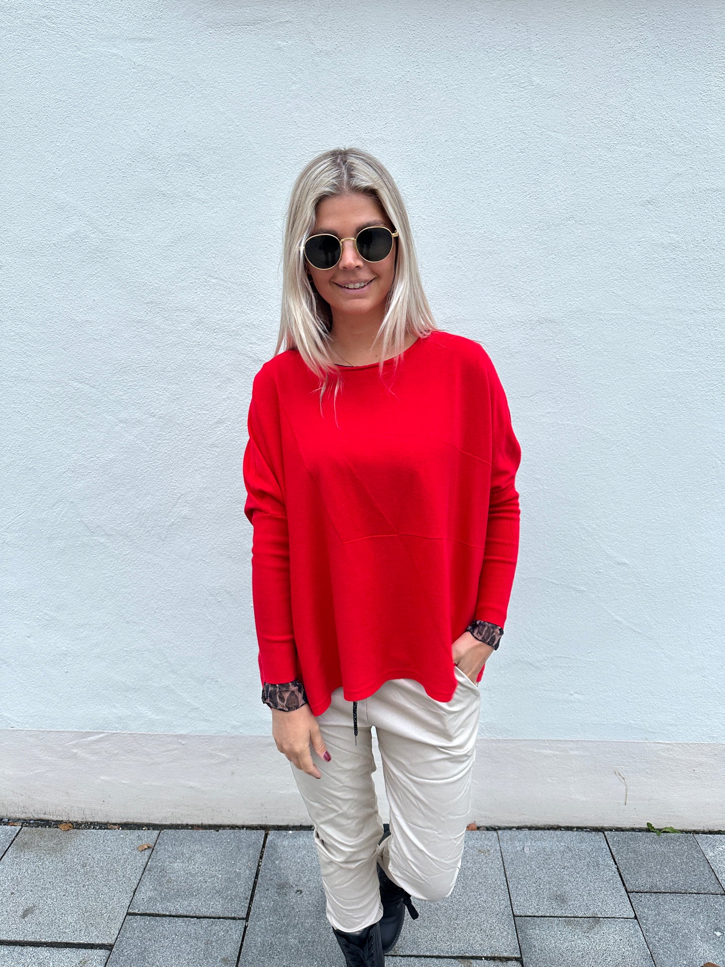 pullover in rot mit muster