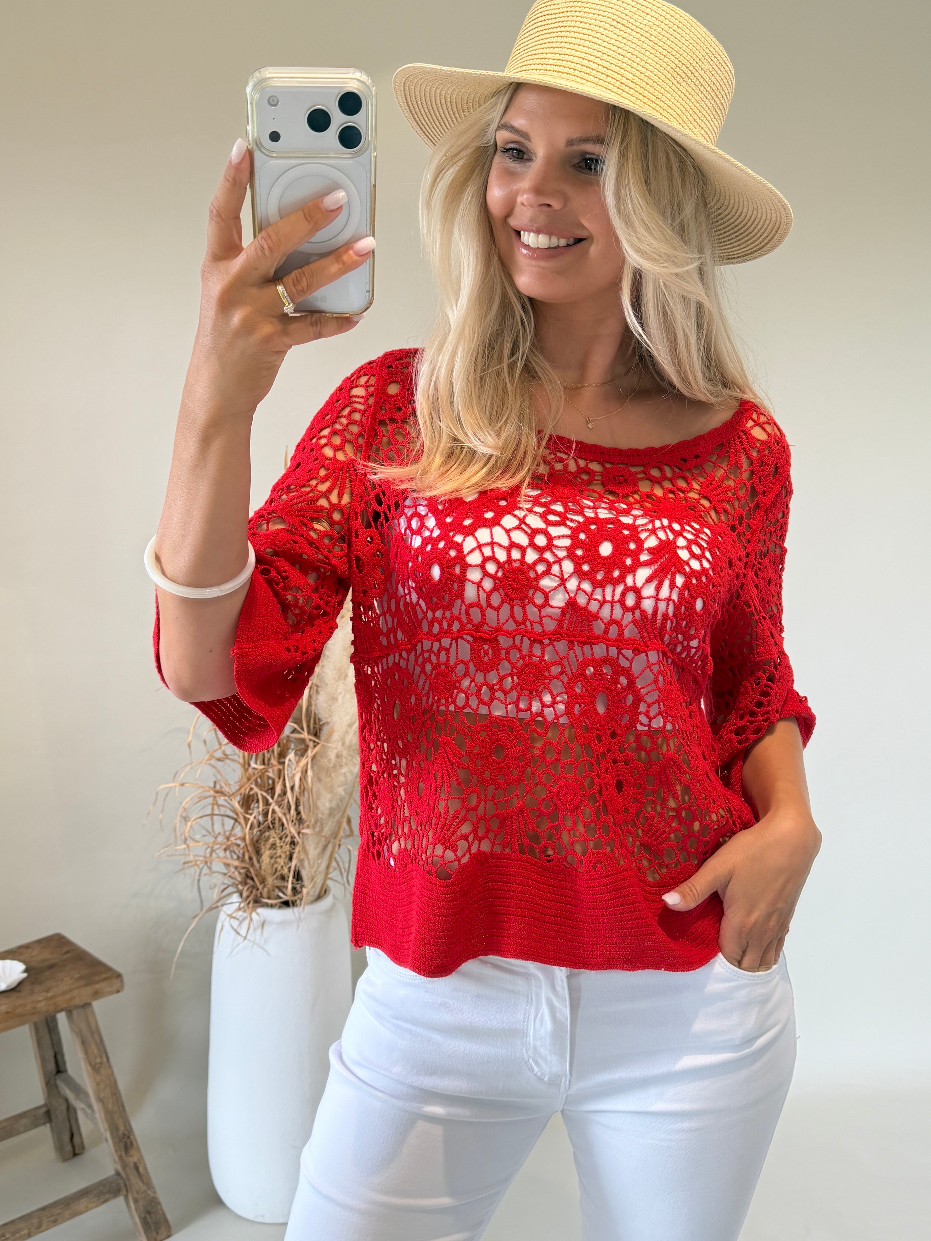 Pullover in Rot mit Lochmuster