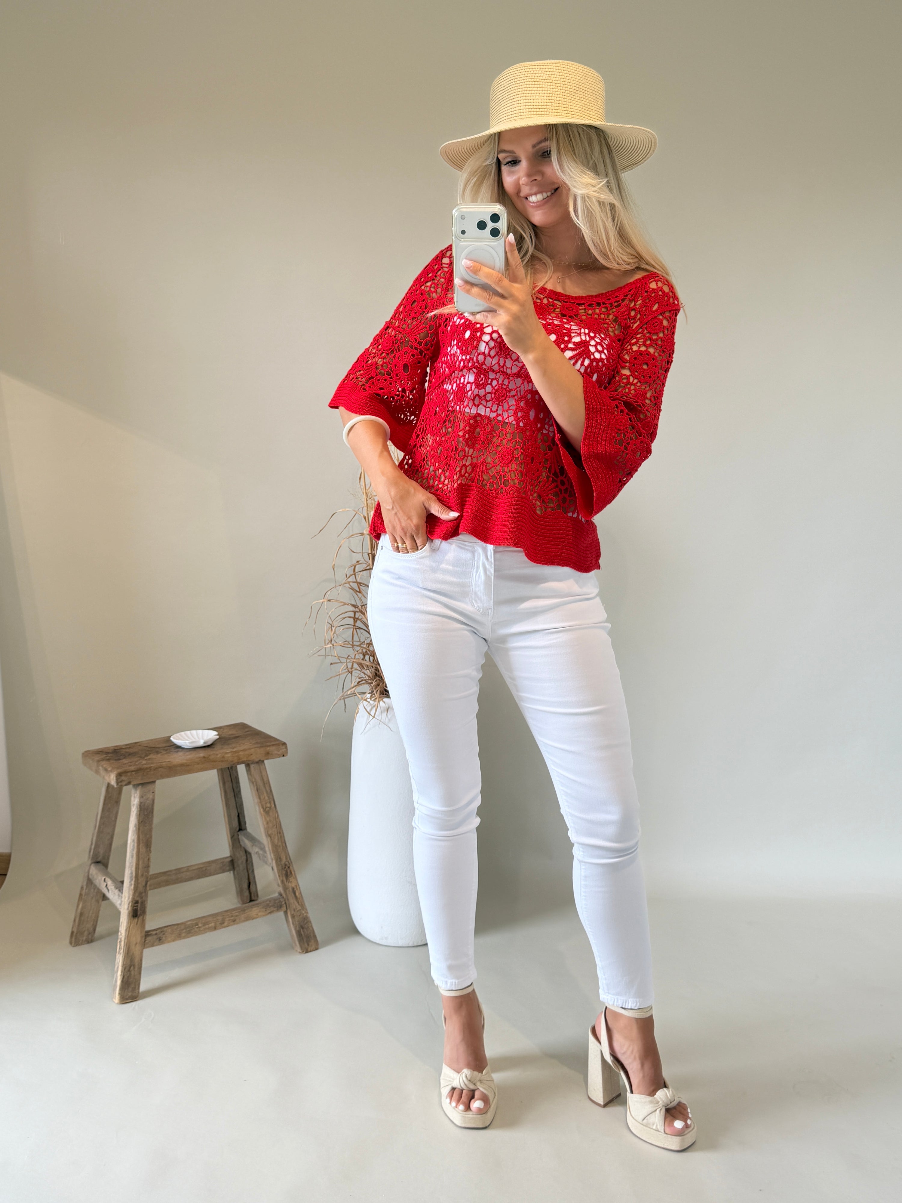 Pullover in Rot mit Lochmuster