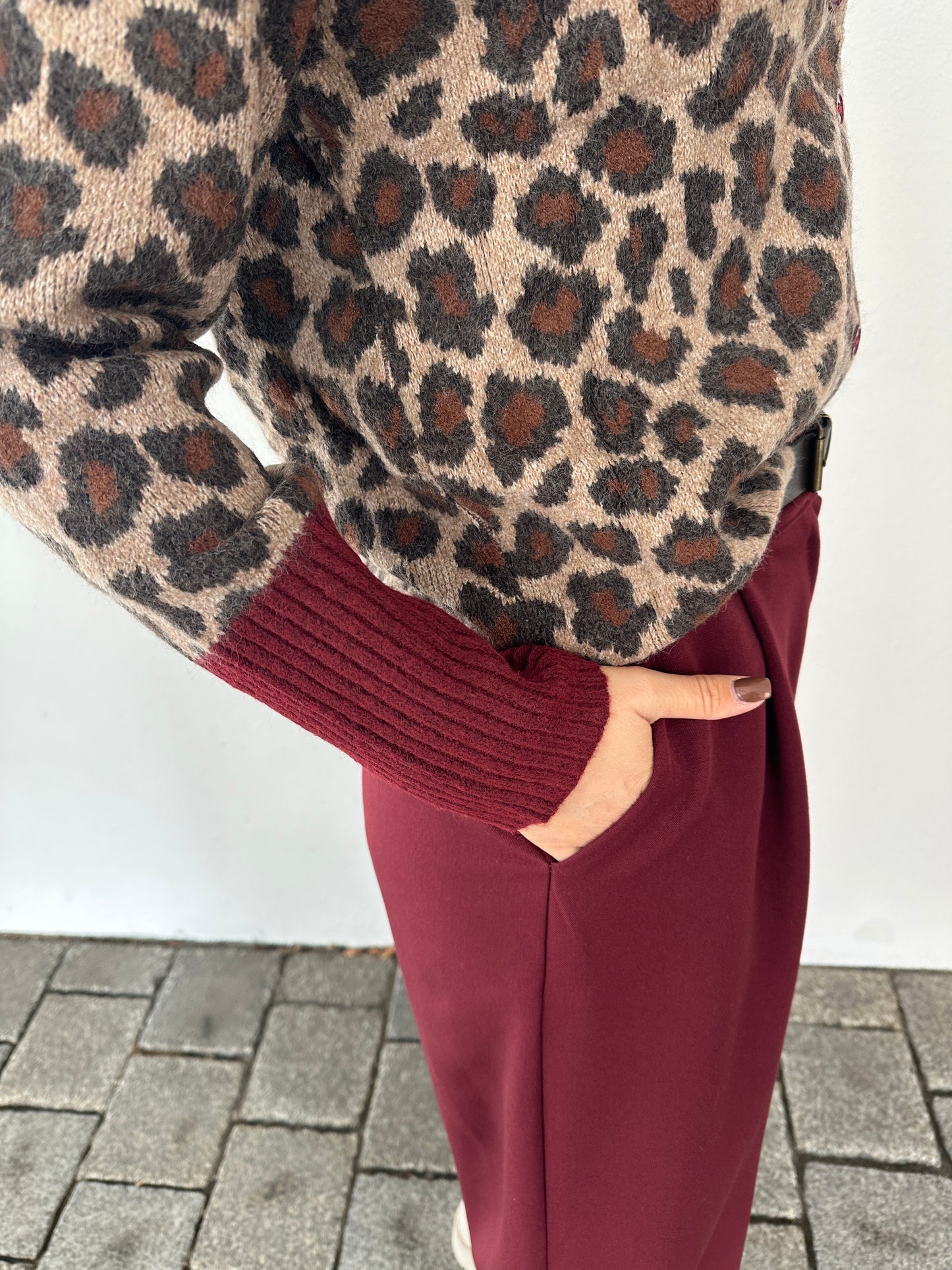 strickjacke mit leo-muster braun/beige/bordeaux