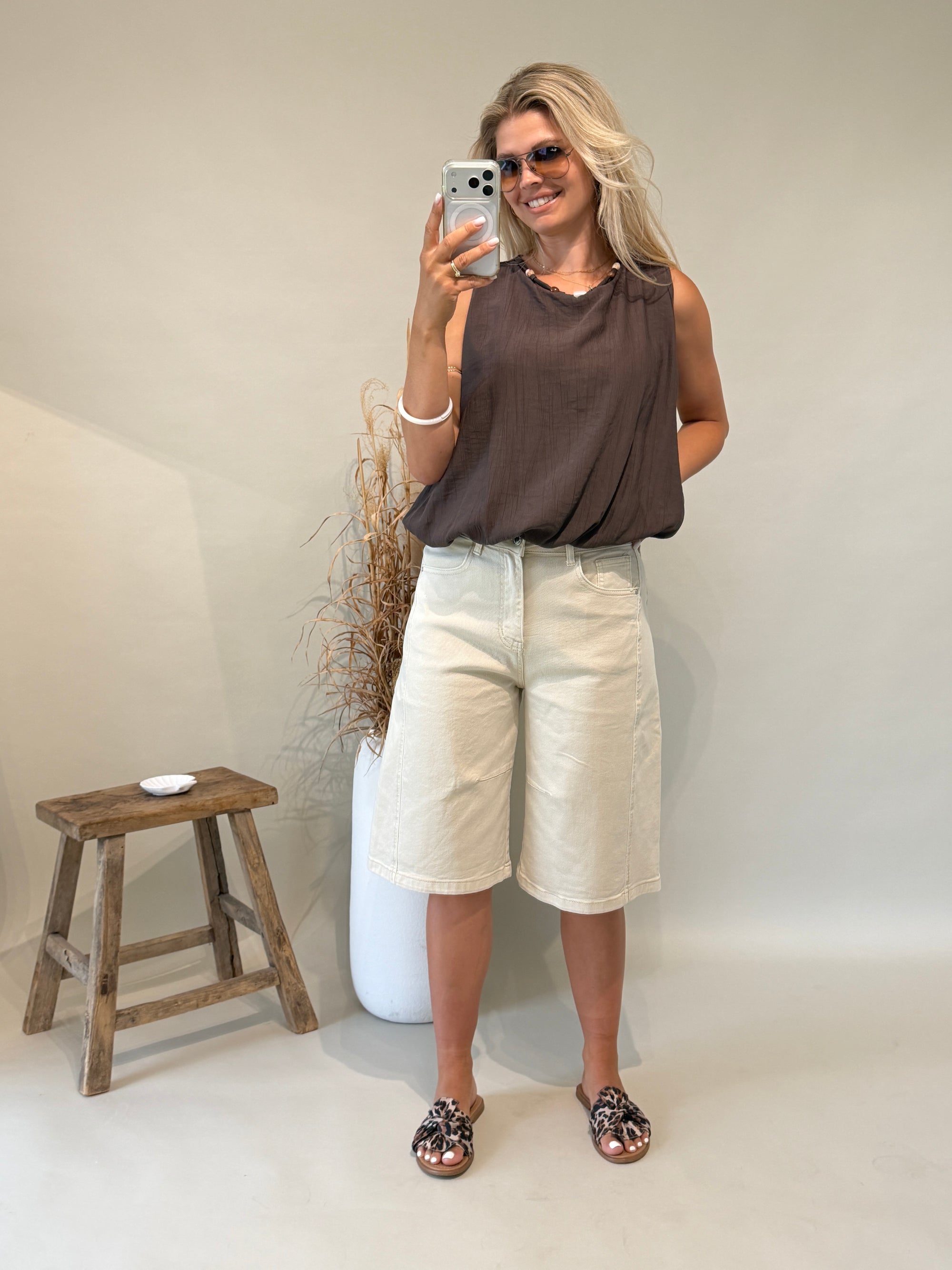 Jeans in Beige ( Bermuda )