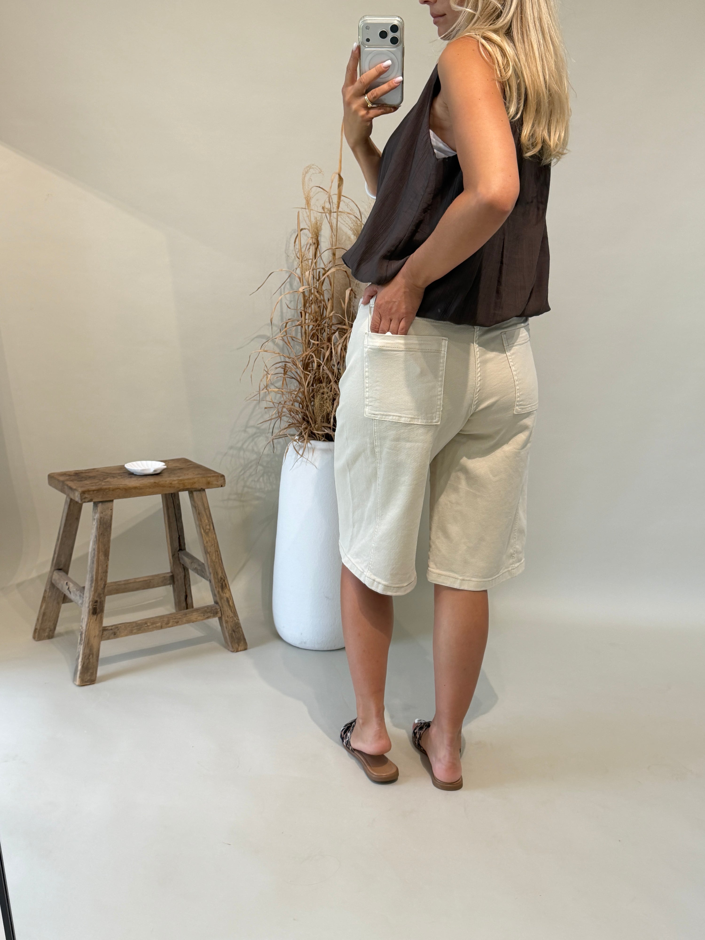 Jeans in Beige ( Bermuda )