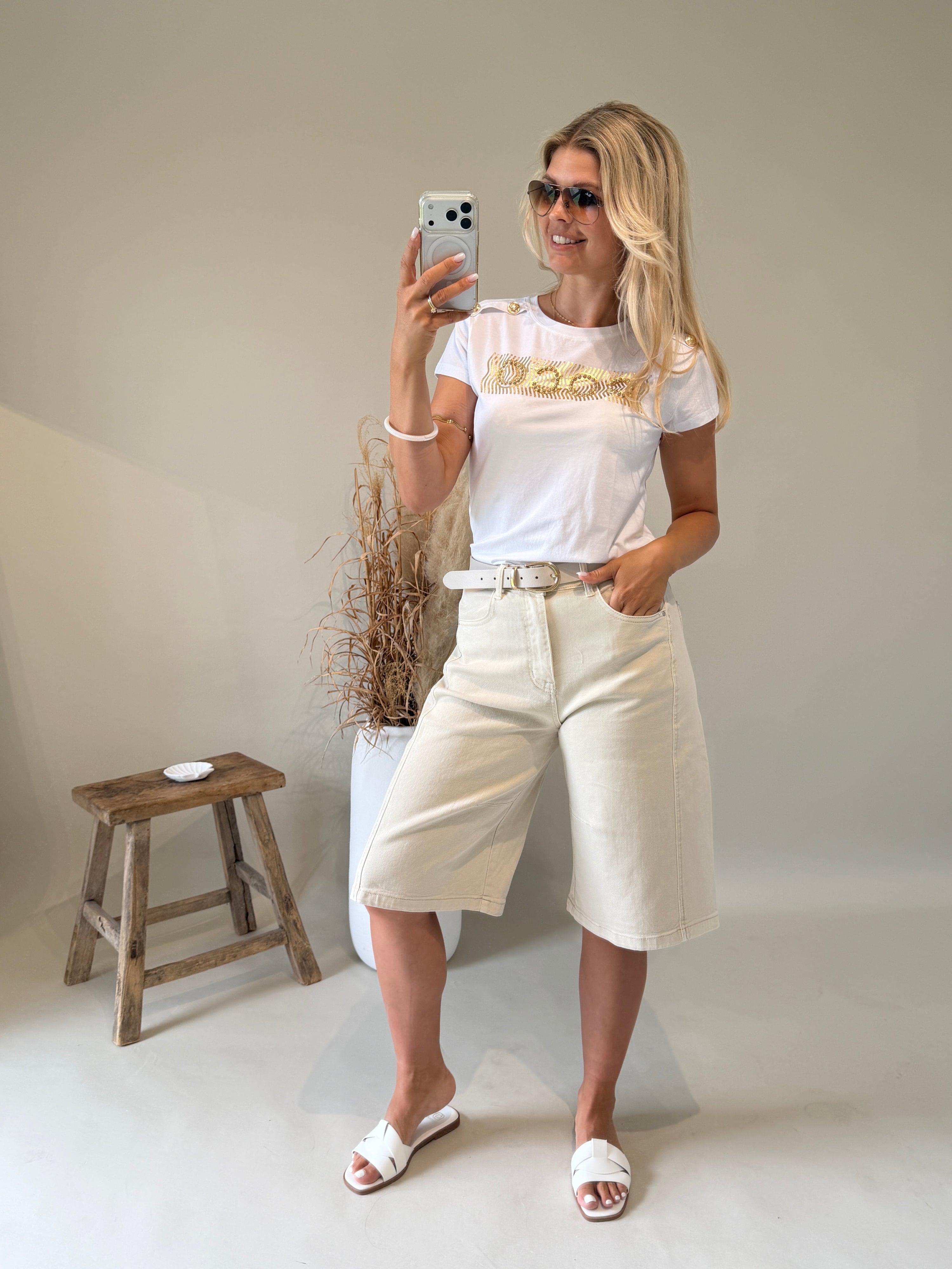 T-Shirt in Weiß mit Aufschrift ( COCO ) in Gold
