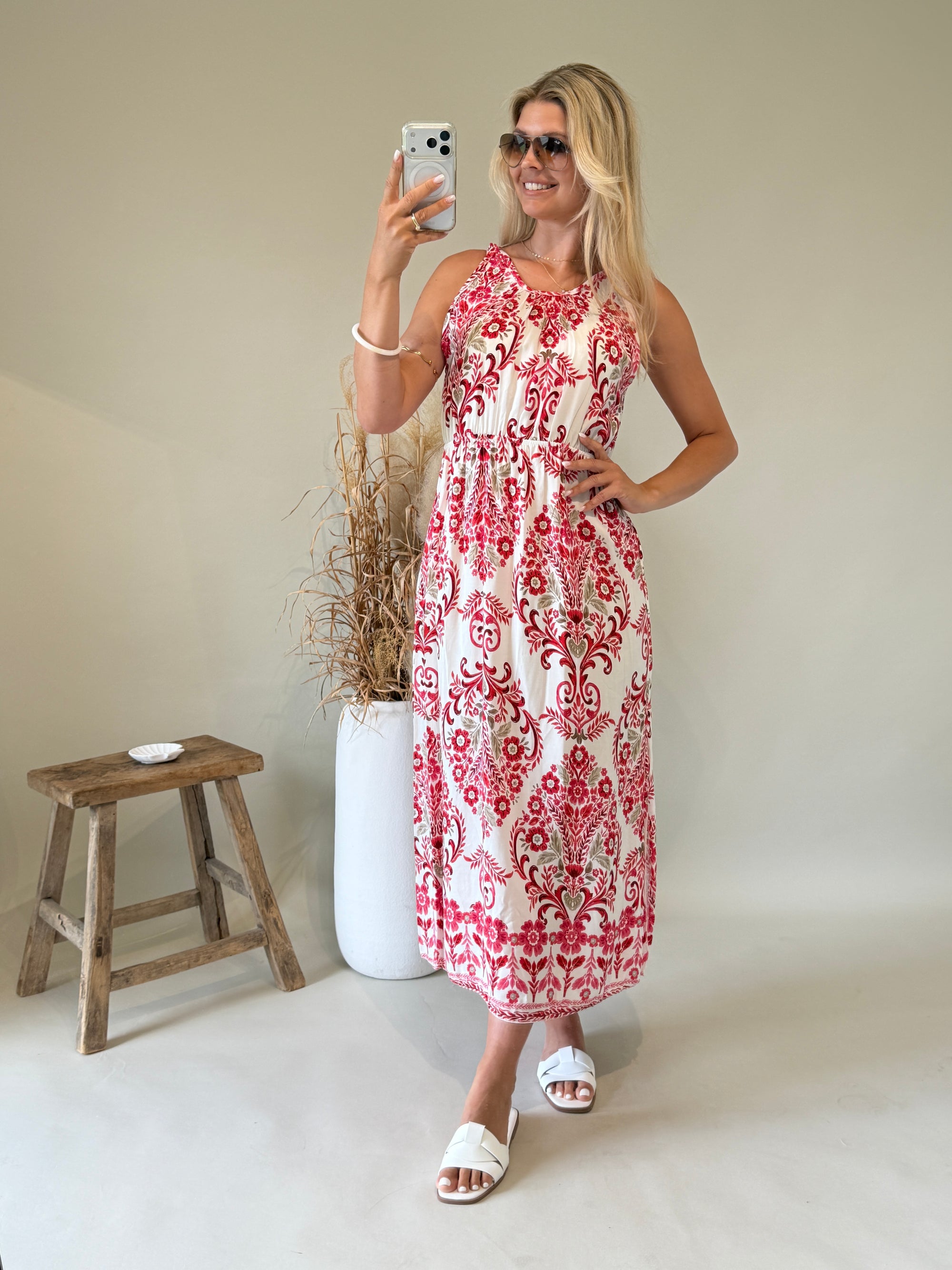 Kleid in Rot / Wollweiß ( Blumenmuster )