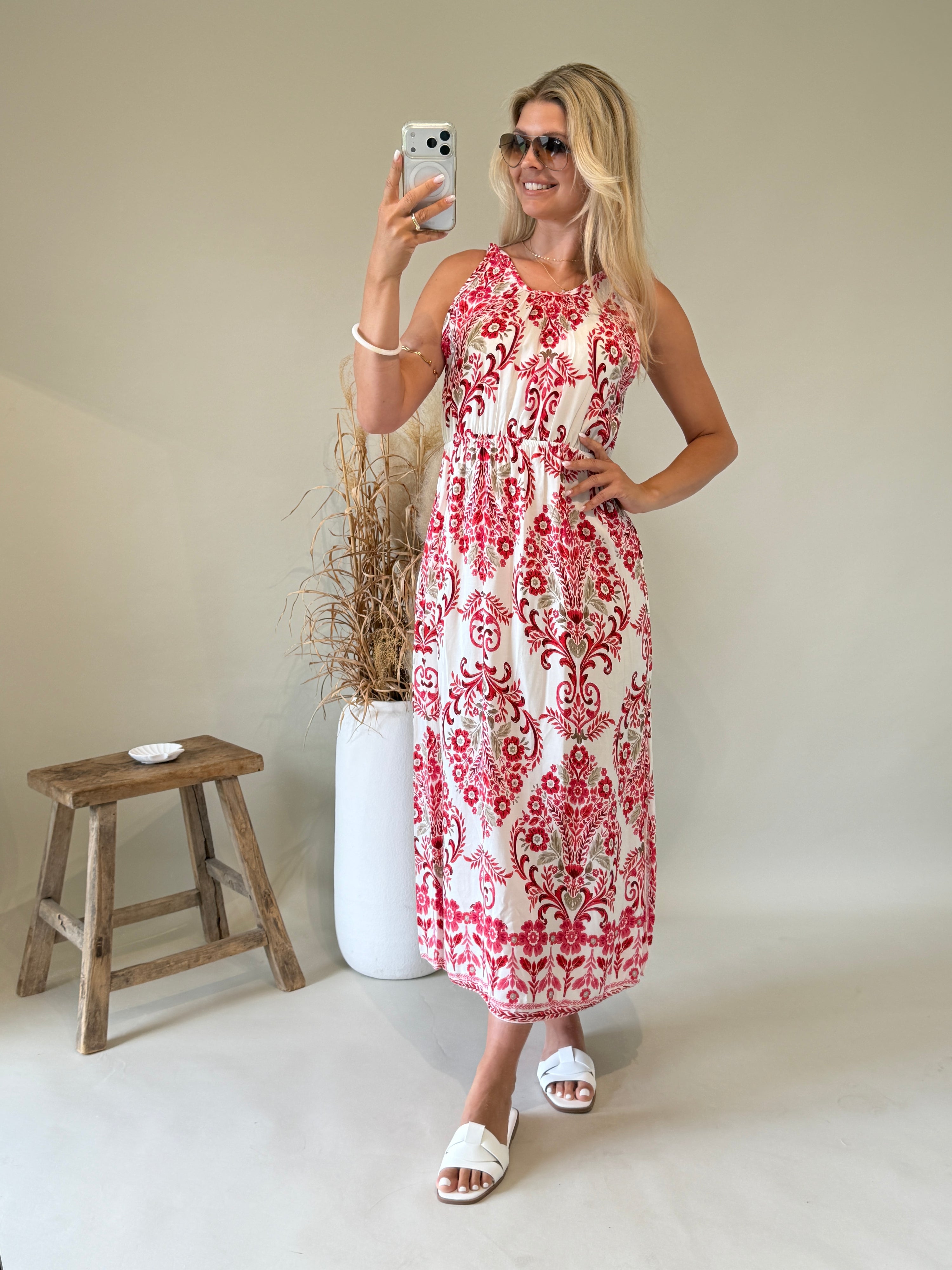 Kleid in Rot / Wollweiß ( Blumenmuster )