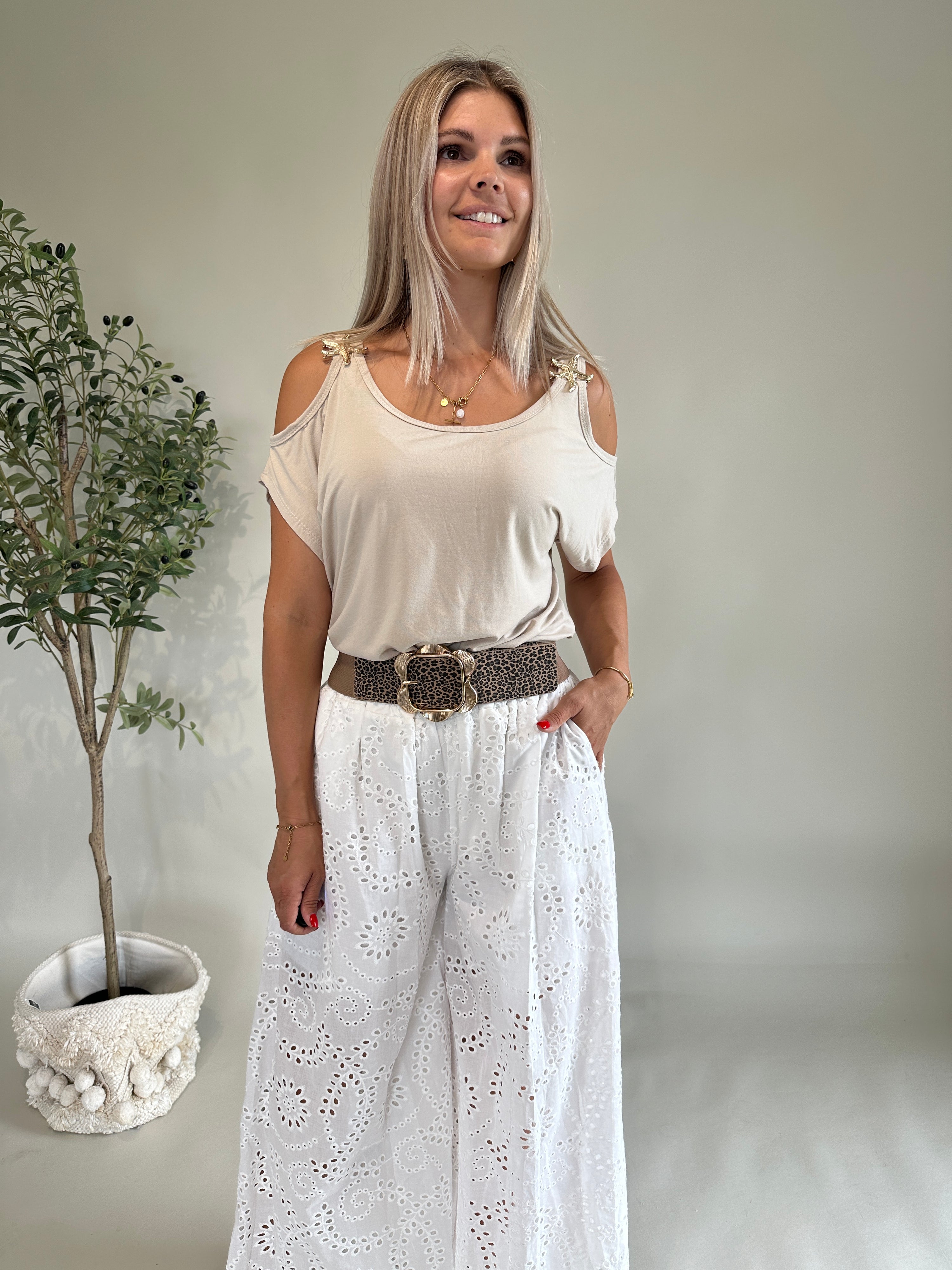 T-Shirt in Beige Schulterfrei