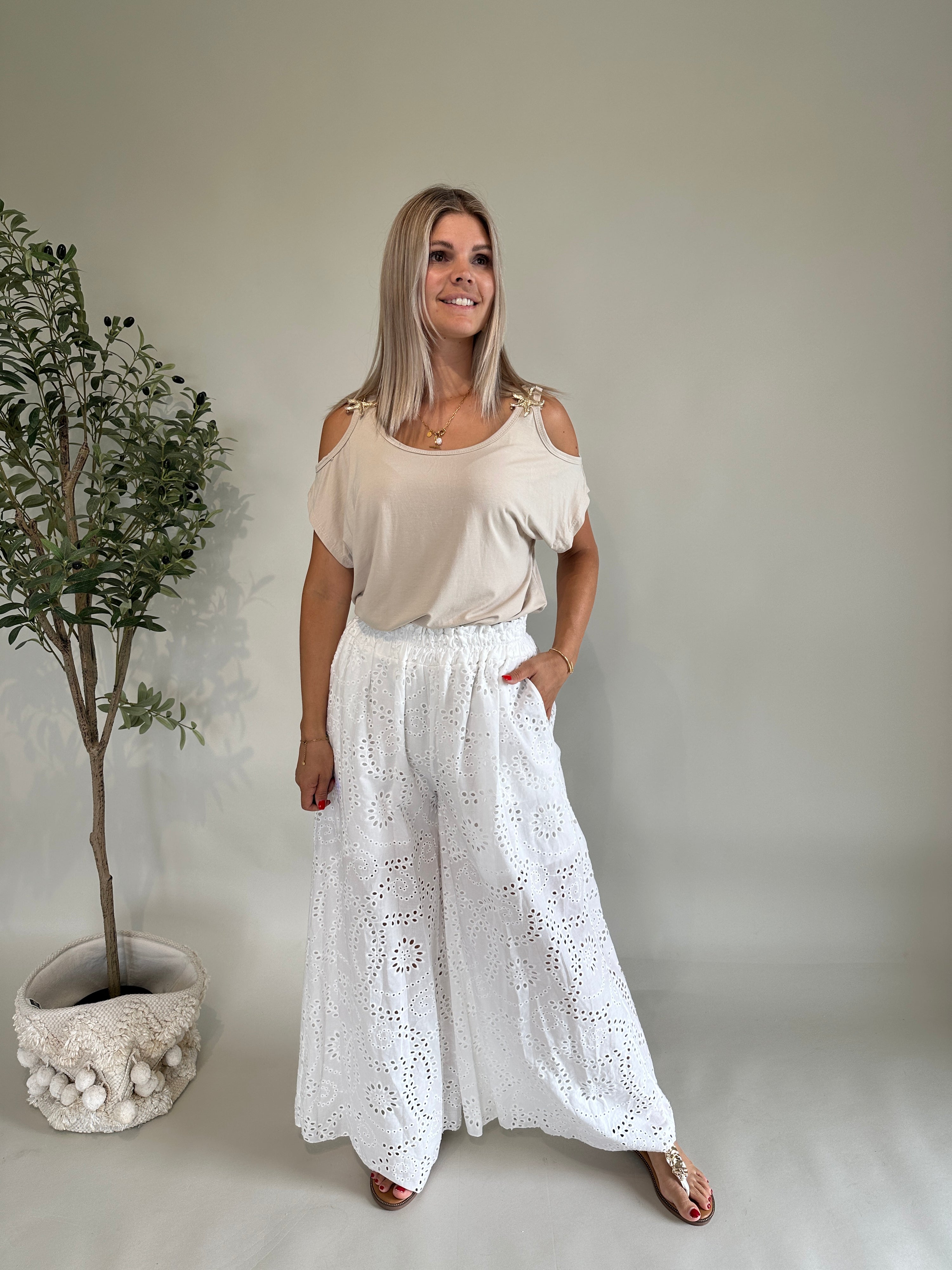 T-Shirt in Beige Schulterfrei