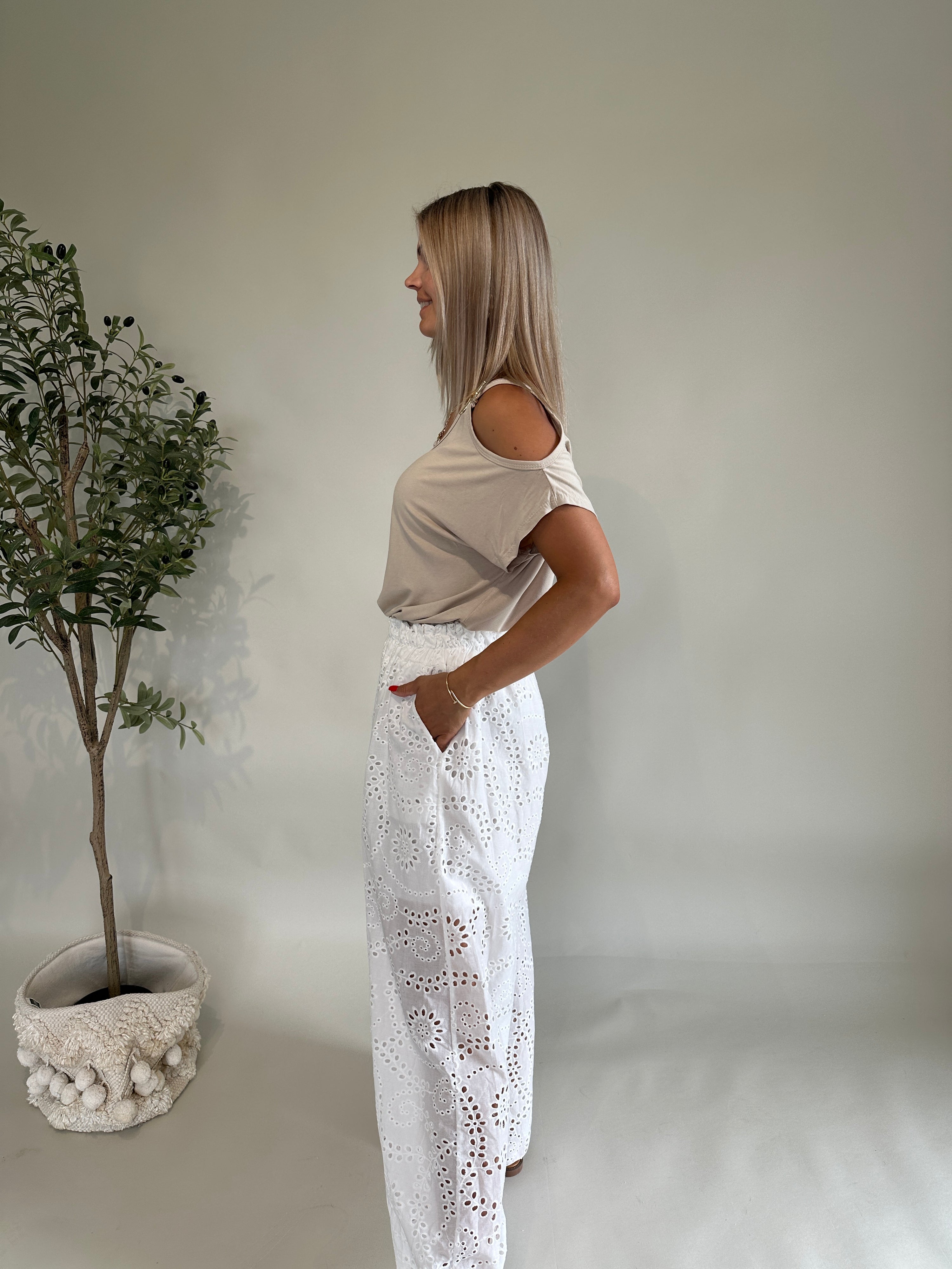 T-Shirt in Beige Schulterfrei