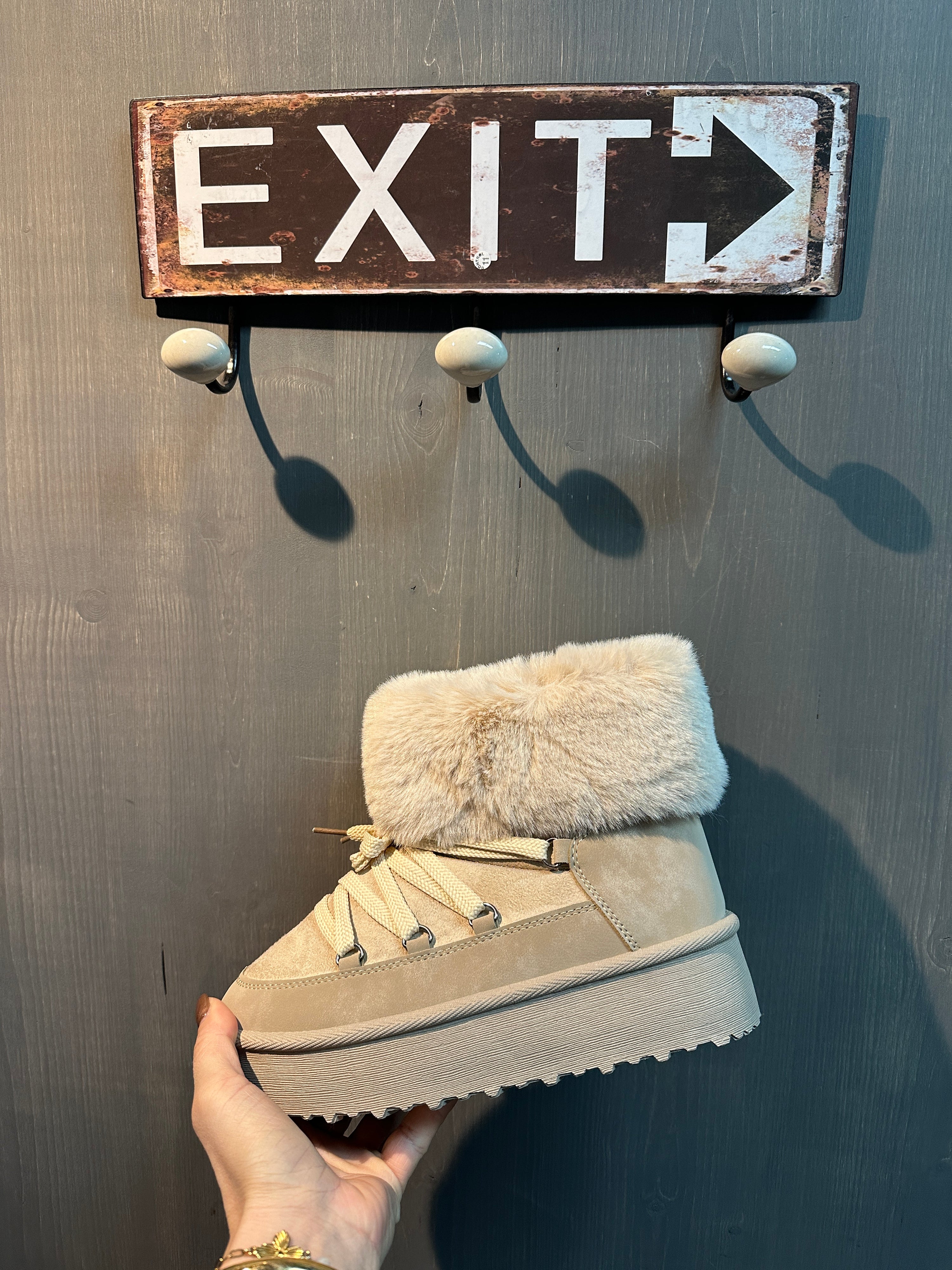 Boots in Beige mit Fell