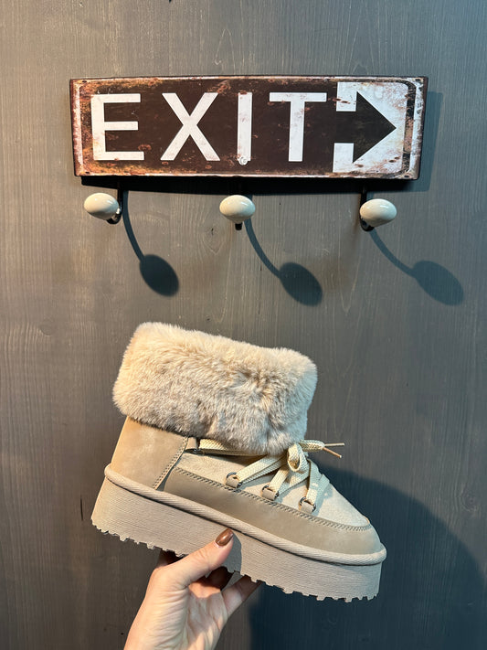 Boots in Beige mit Fell