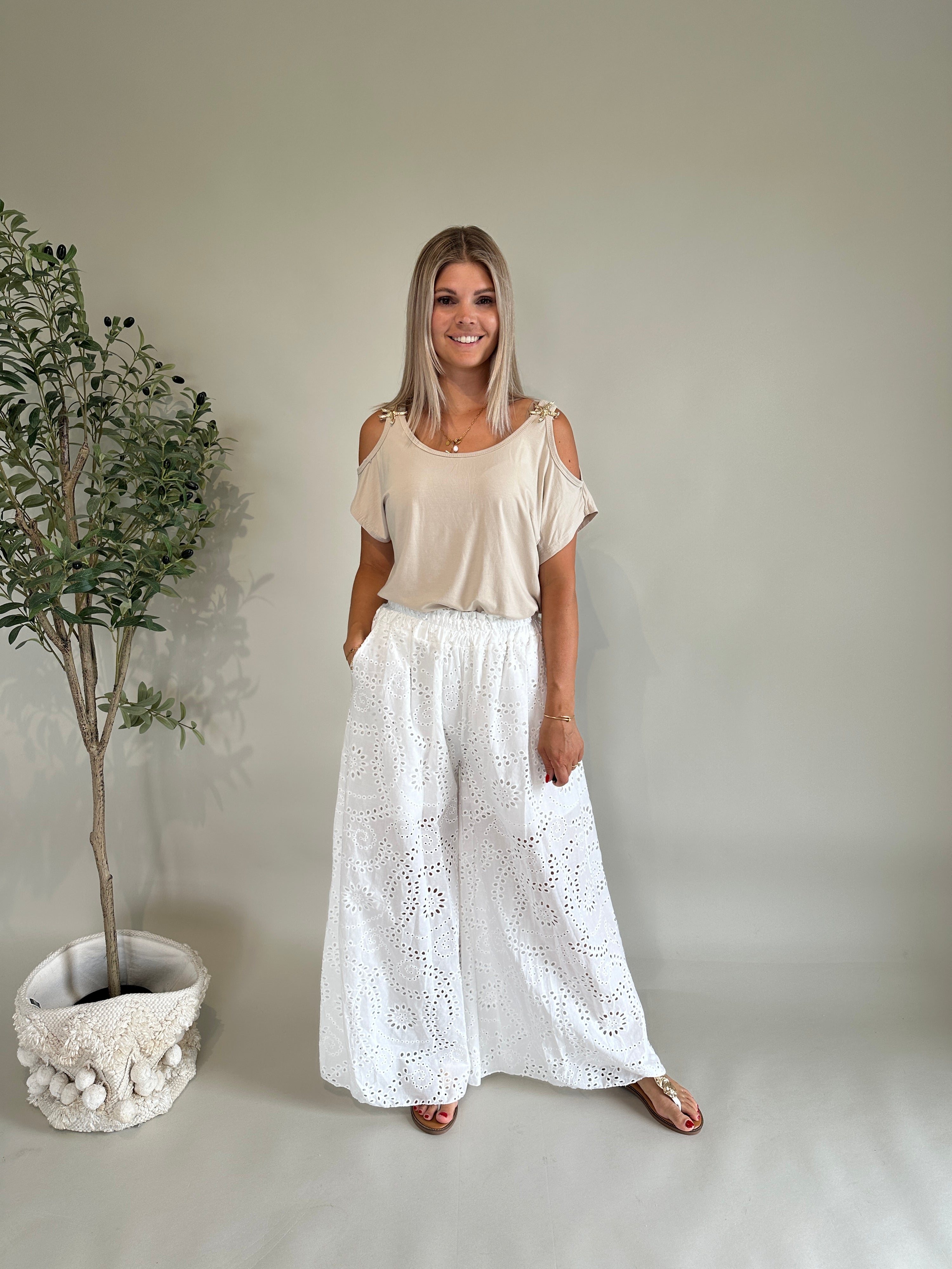 T-Shirt in Beige Schulterfrei