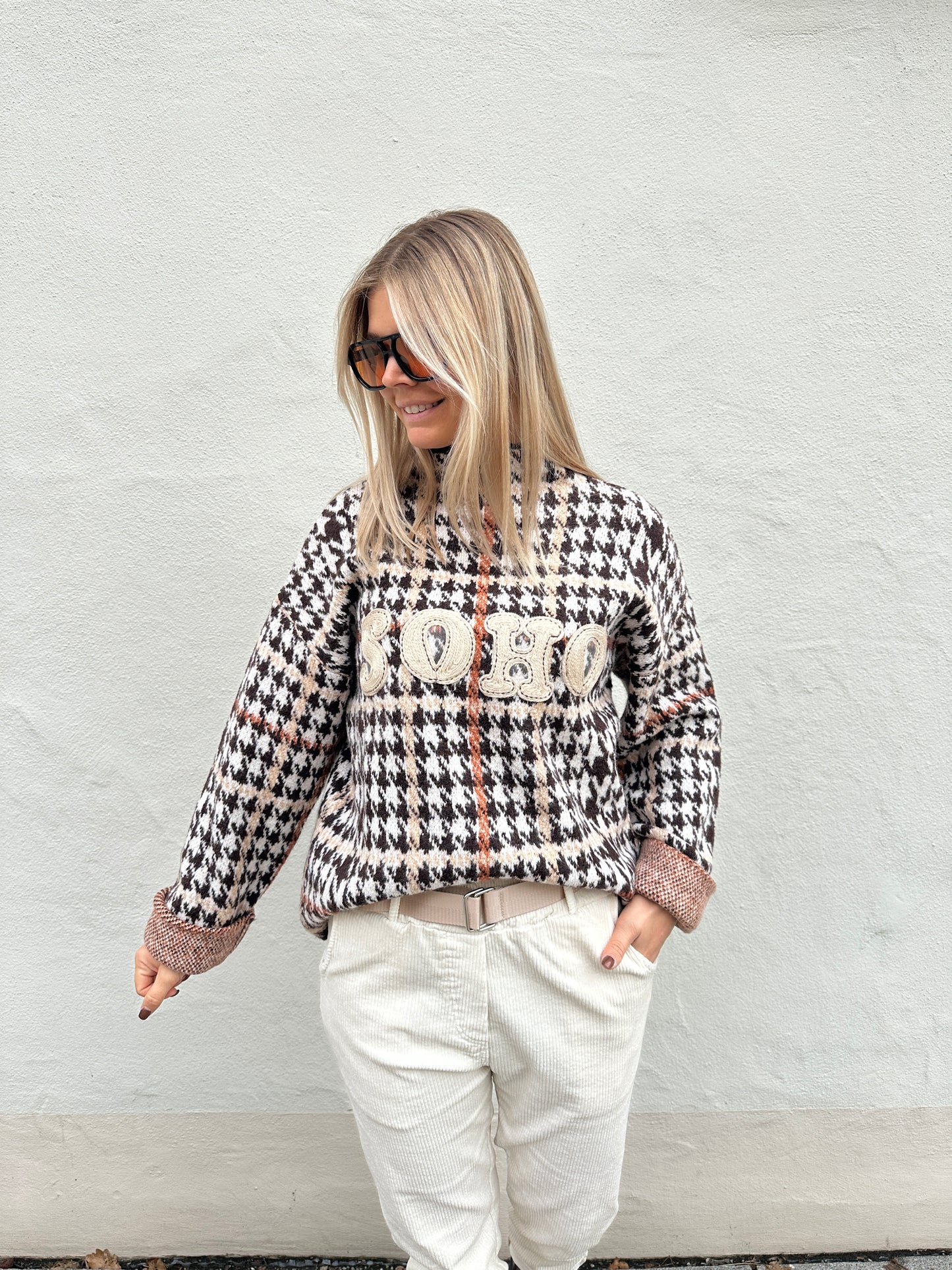 pullover in schokobraun/beige/rostbraun mit aufdruck soho