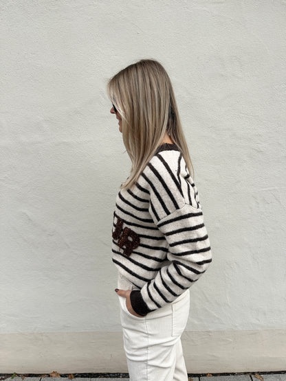 Pullover mit Streifen in Wollweiß/Schokobraun mit Aufschrift  Amour