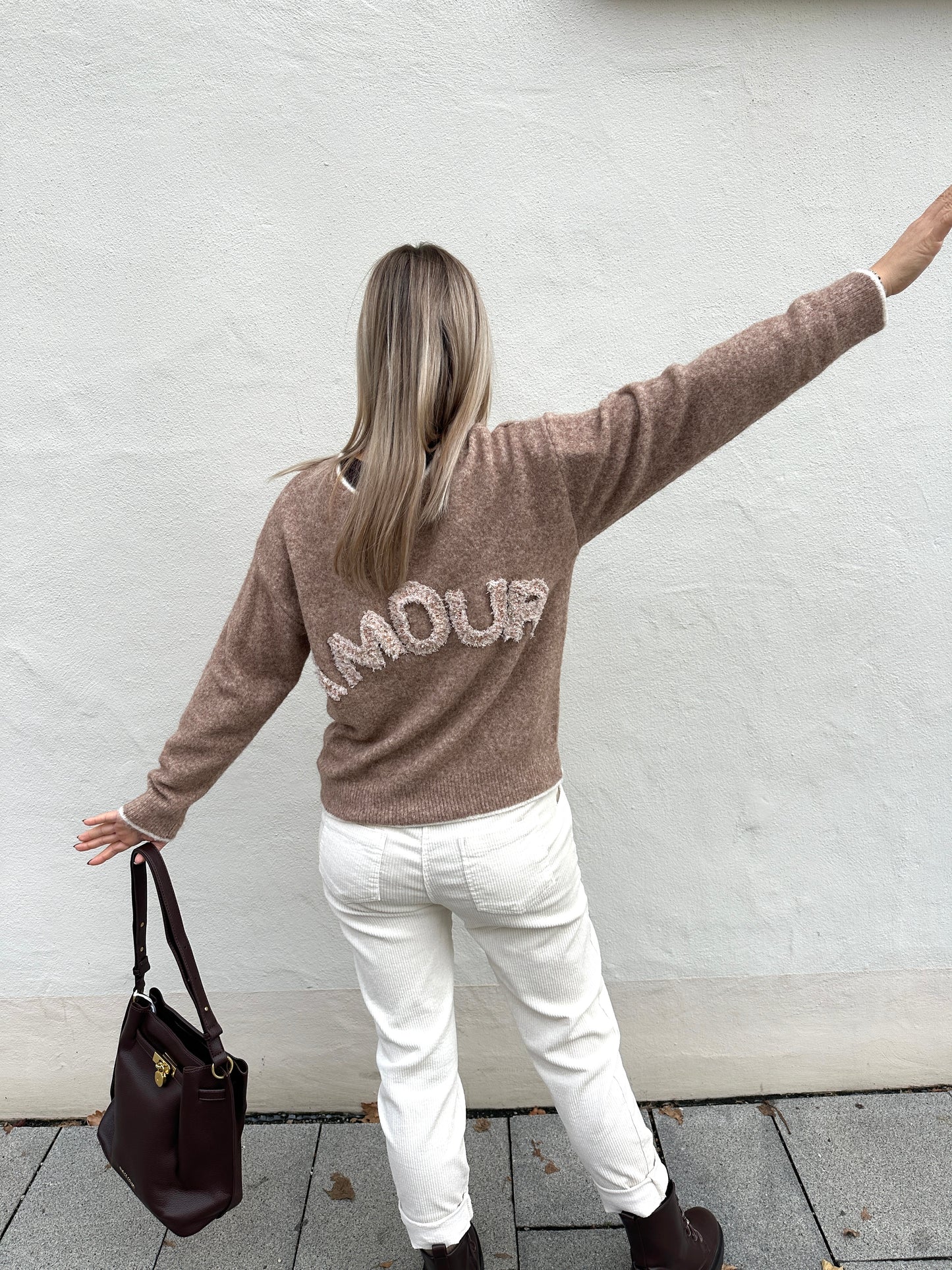 pullover in zimt mit schleifen vorne