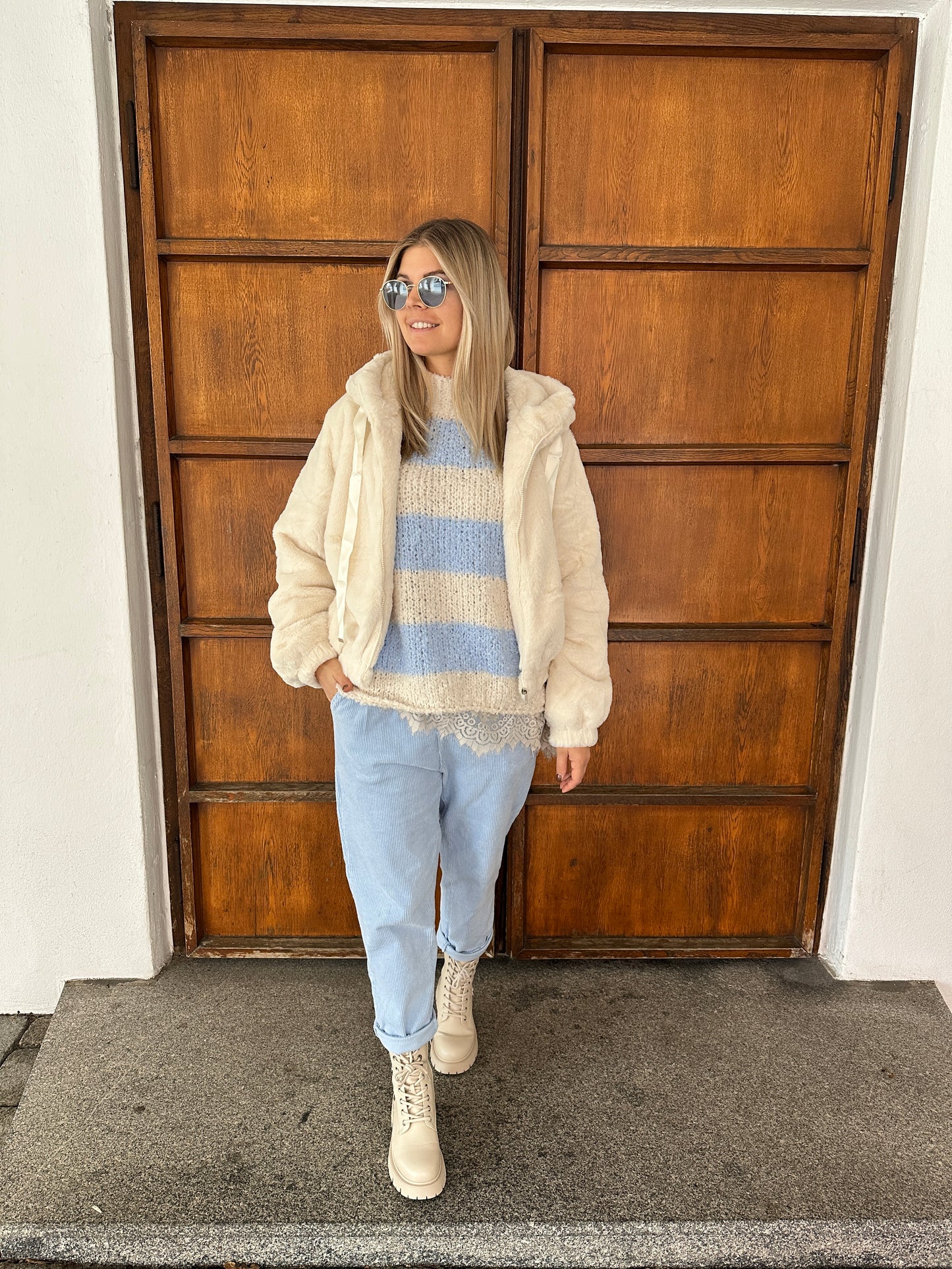 cord-hose in hellblau