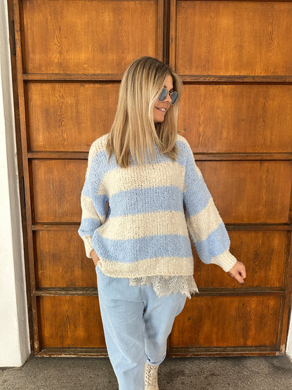 Pullover in Hellblau mit Beige