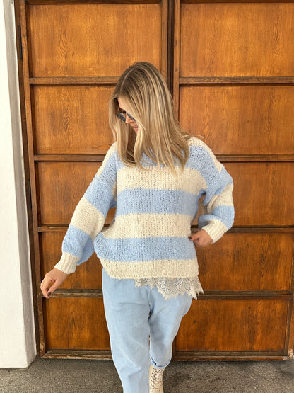 Pullover in Hellblau mit Beige