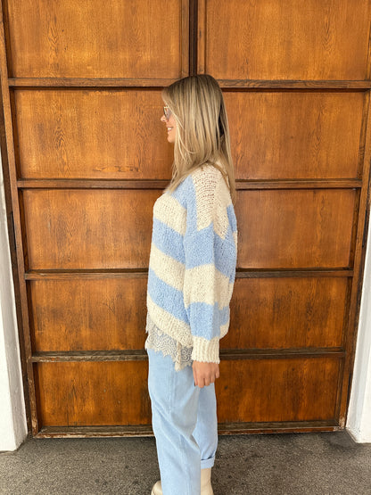 Pullover in Hellblau mit Beige