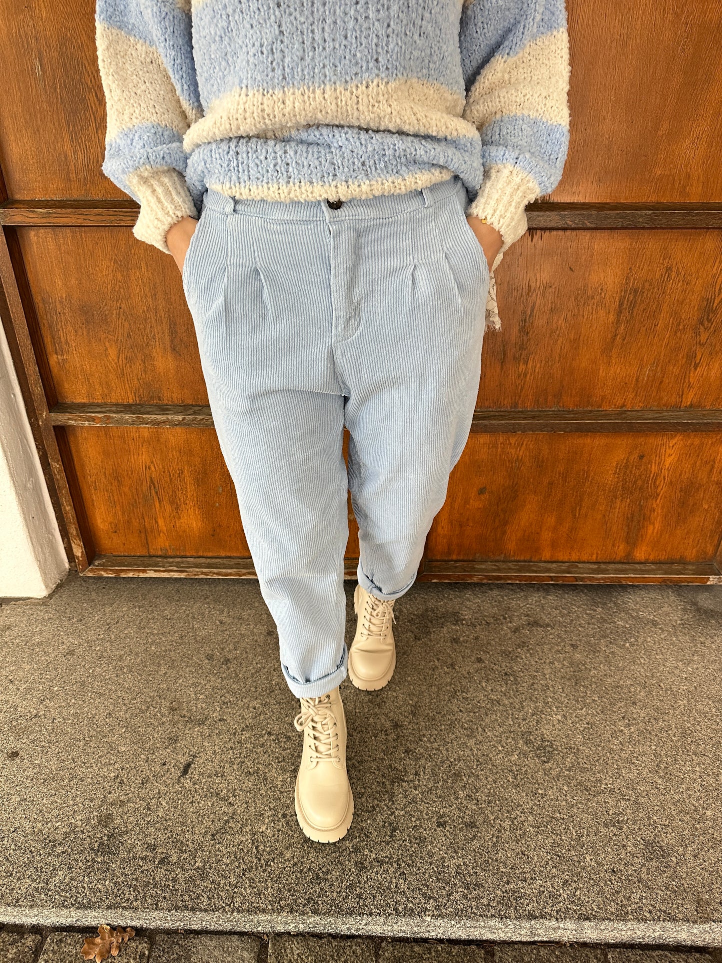 cord-hose in hellblau