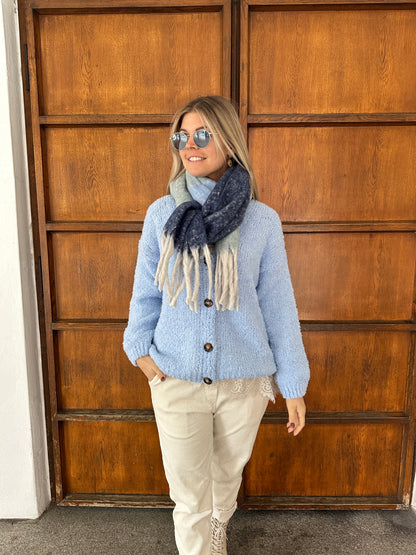 Schal in verschiedenen Blautöne