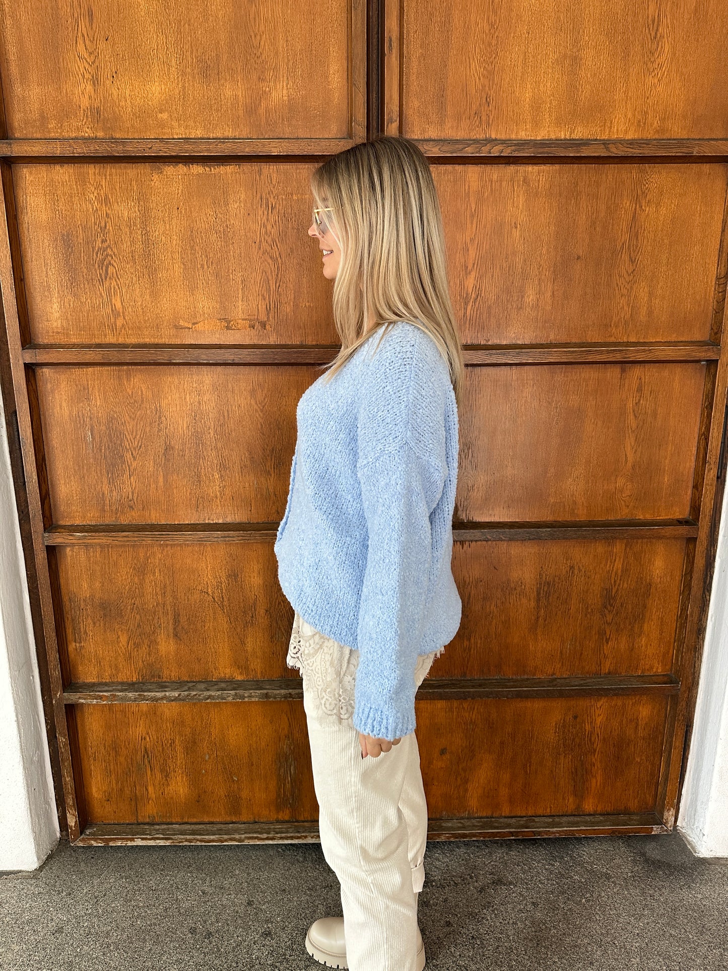 strickjacke in hellblau